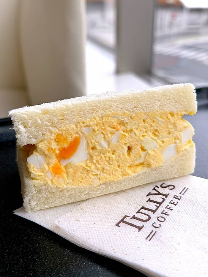 タリーズのおすすめメニュー「たっぷりタマゴサンド」