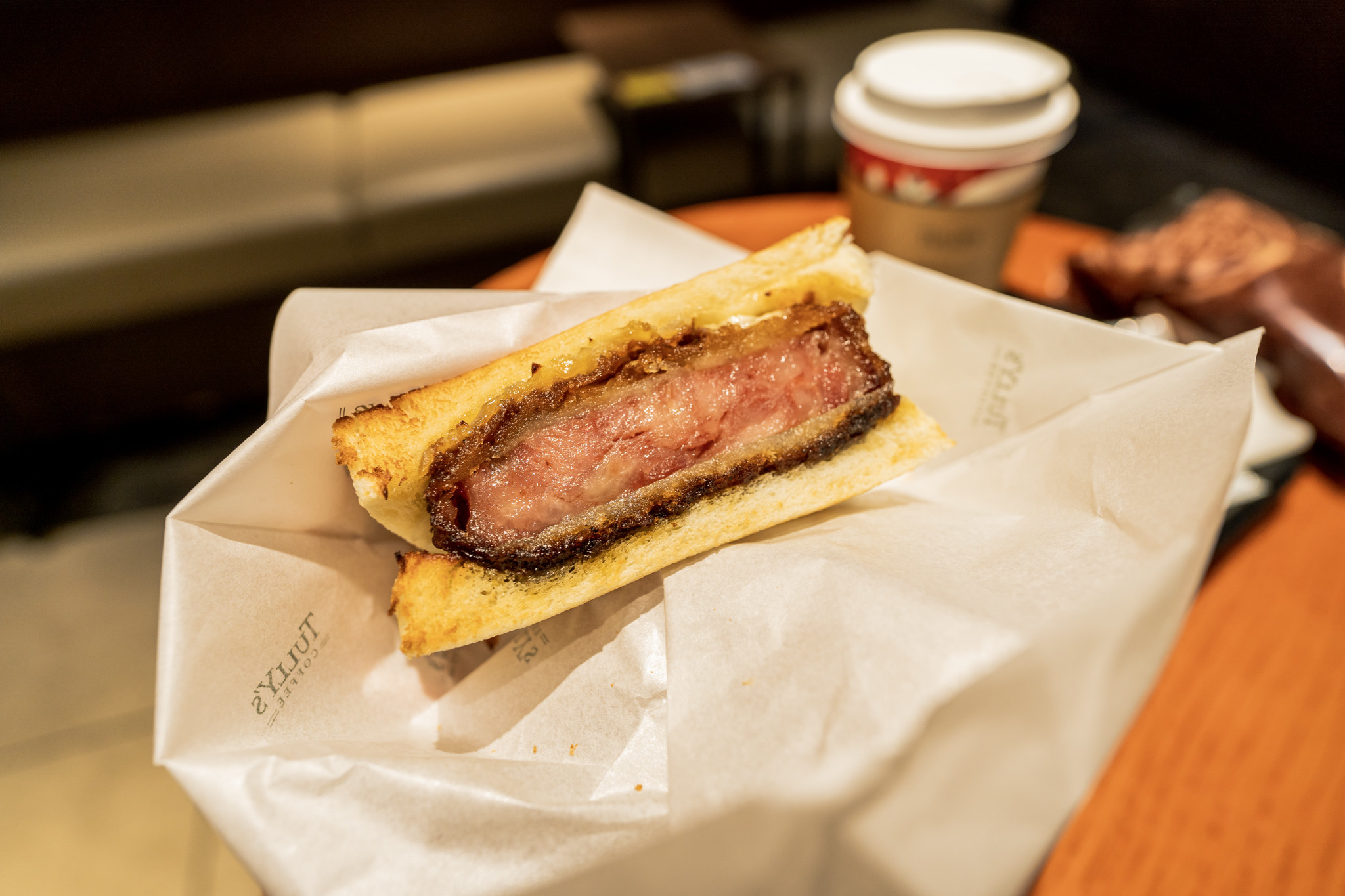 タリーズのおすすめメニュー「極厚ハムカツサンド」