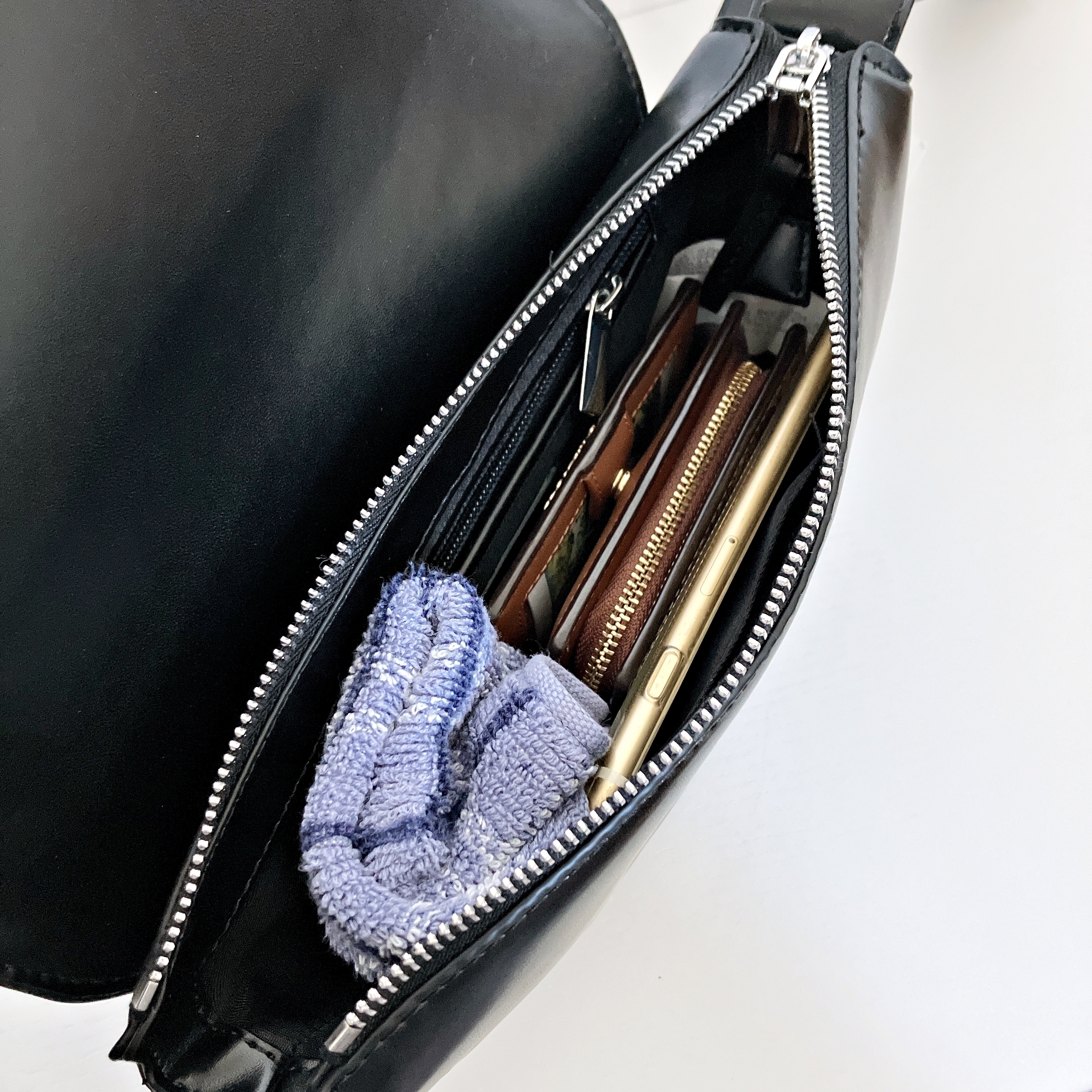 ZARA(ザラ)のおしゃれバッグ「アシンメトリー クロスボディバッグ」