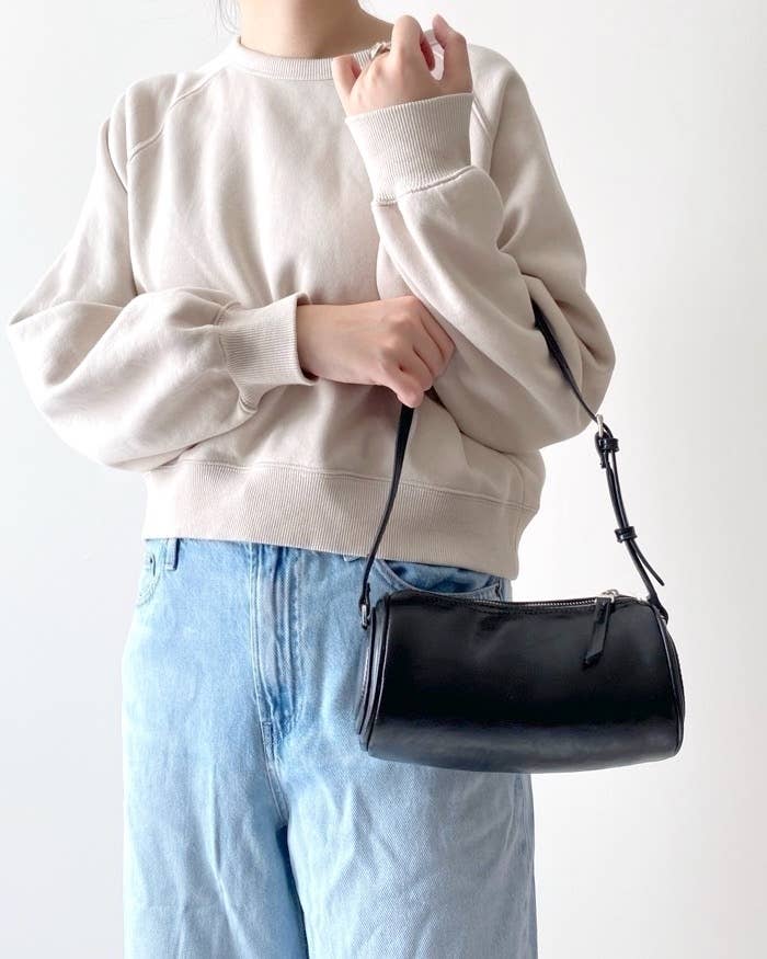 ZARA(ザラ)のおしゃれバッグ「ミニ シリンドリカル ボウリングバッグ」