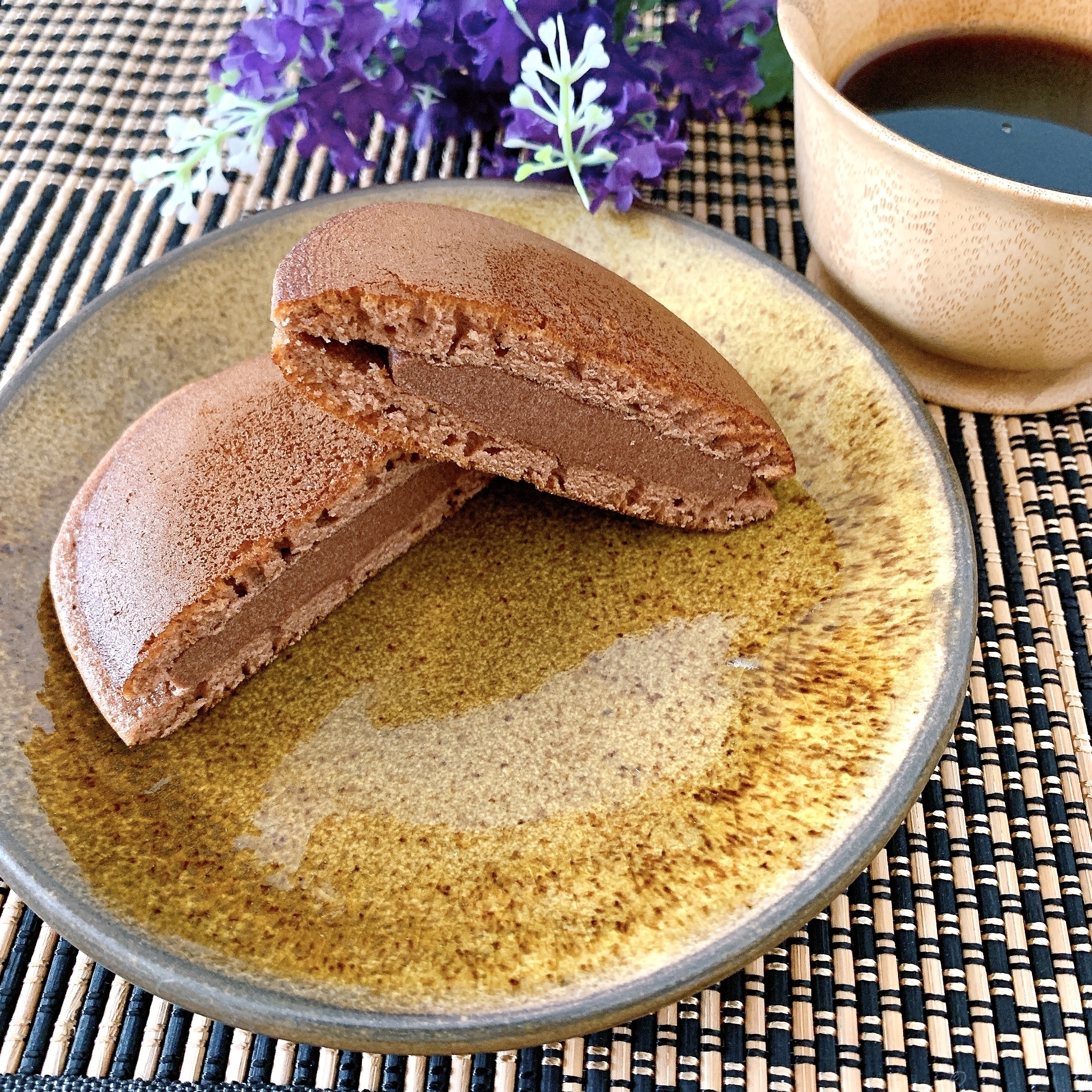 FamilyMart(ファミリーマート)のおすすめのおやつ「チョコどら焼き」