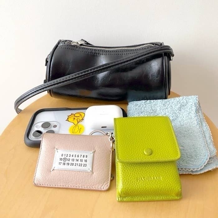 ZARA(ザラ)のおしゃれバッグ「ミニ シリンドリカル ボウリングバッグ」