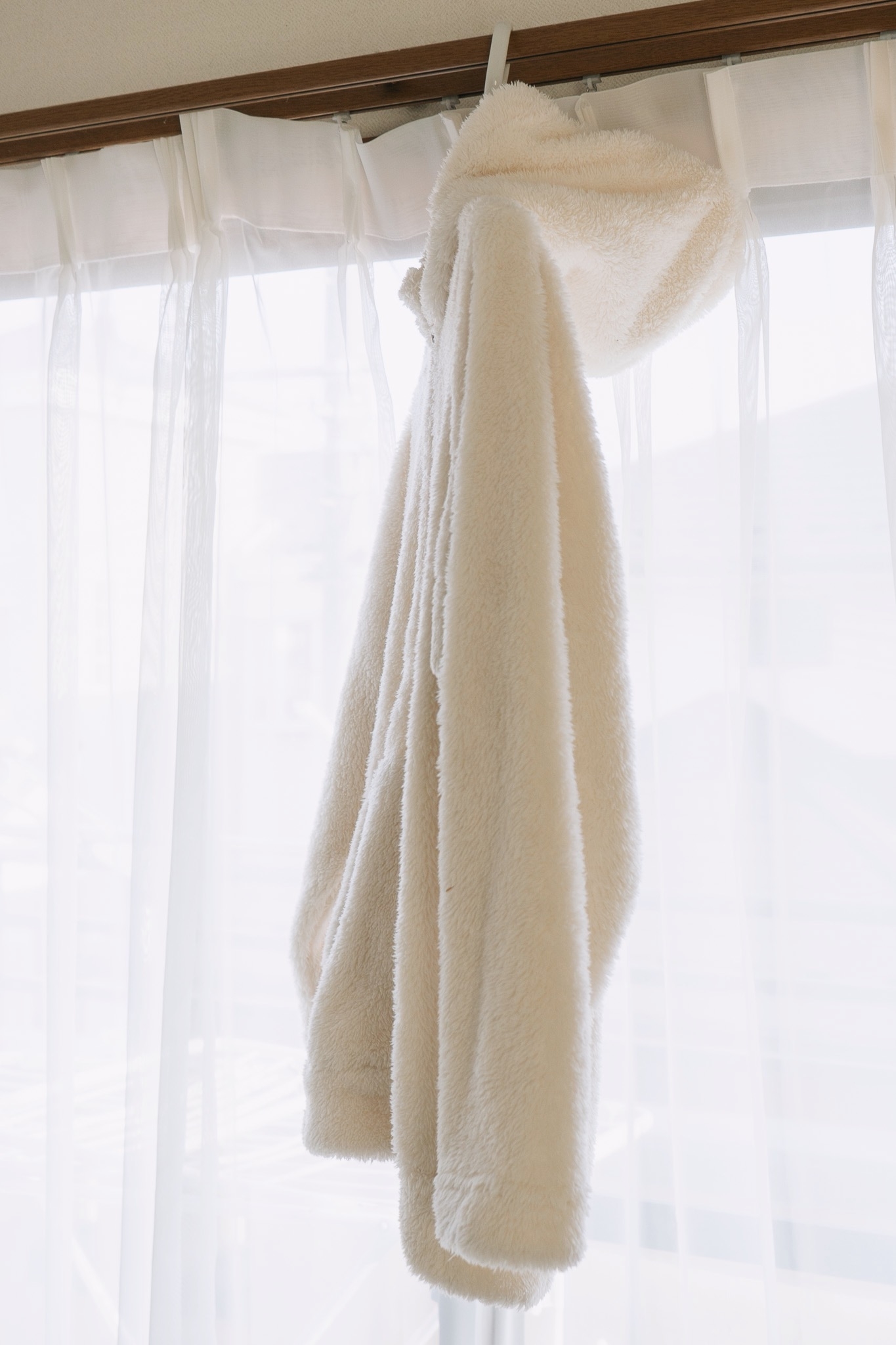 3COINS（スリーコインズ）の便利グッズ「フードが乾きやすいハンガー」