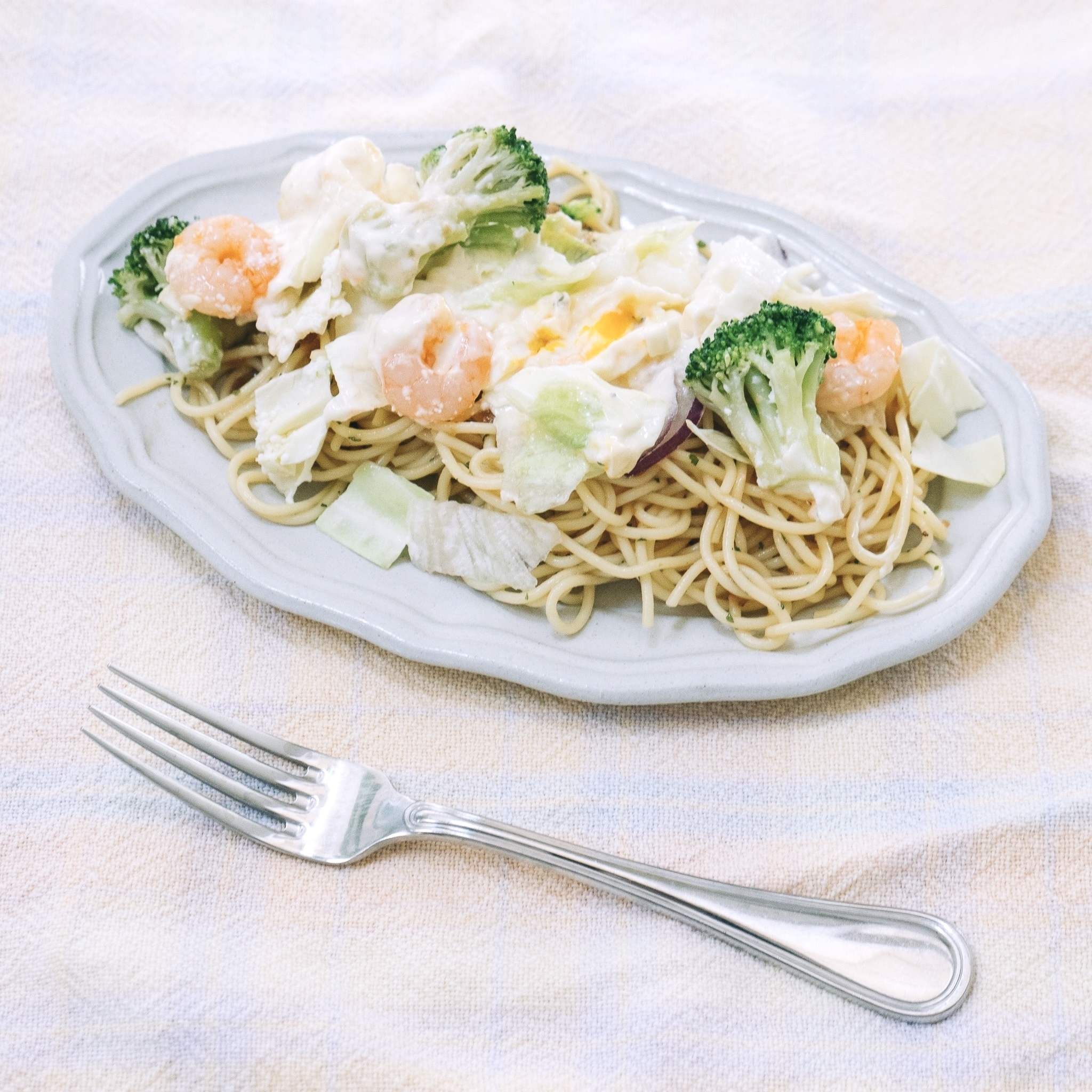 Family Mart(ファミリーマート)のおすすめグルメ「海老とブロッコリーのタルタルパスタサラダ」