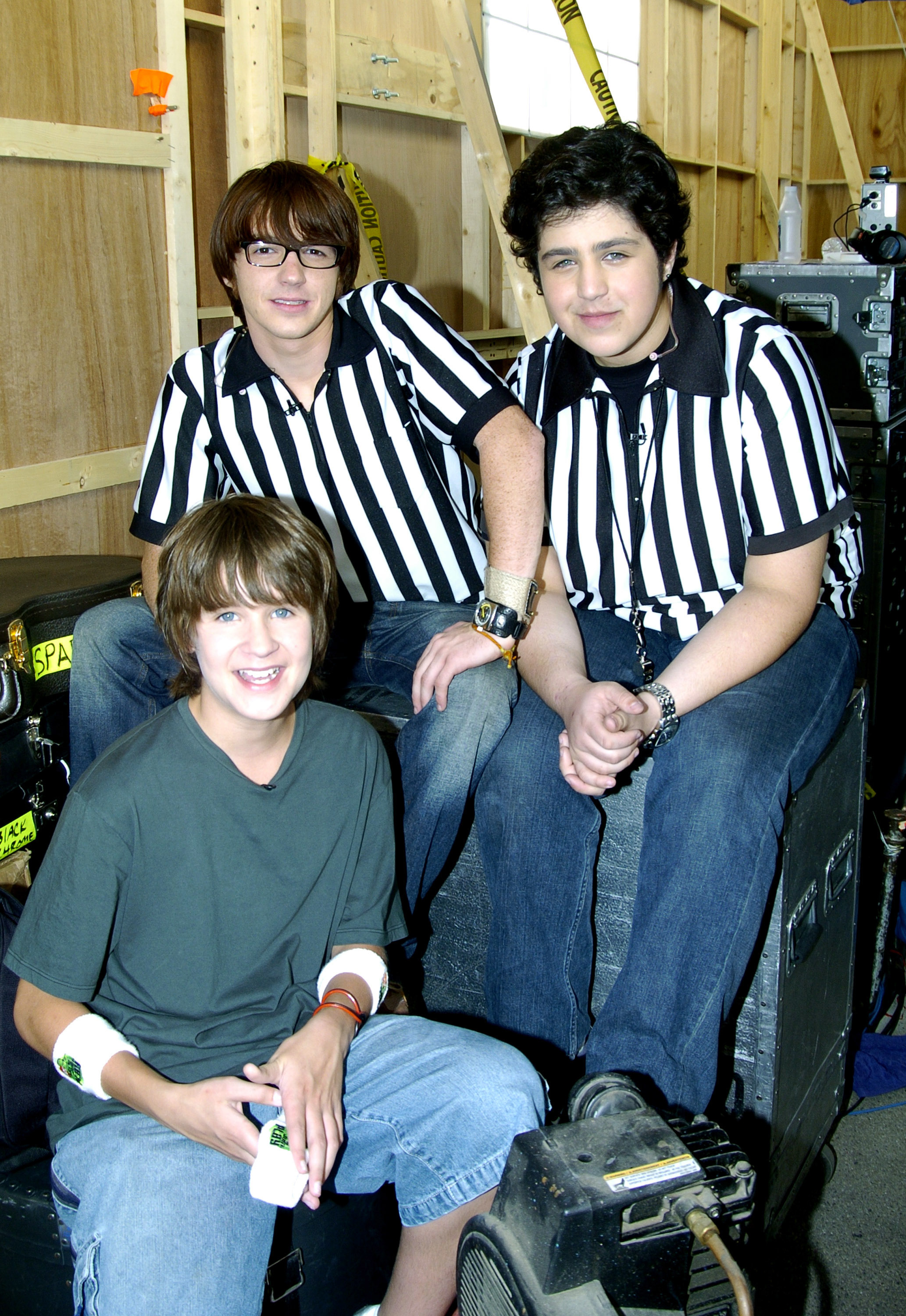 drake and josh sitting with a young devon behind the scenes