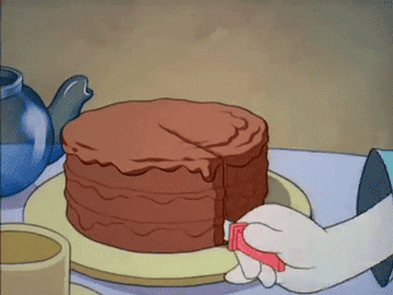 Mano cortando un pastel de chocolate en una animación