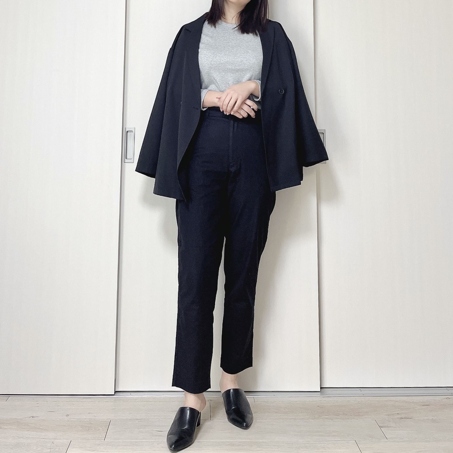 ユニクロのおすすめボトムス「リネンコットンテーパードパンツ(丈長め)」