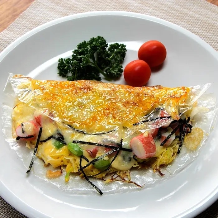 お皿にのったライスペーパーで作った台湾屋台風ピザ