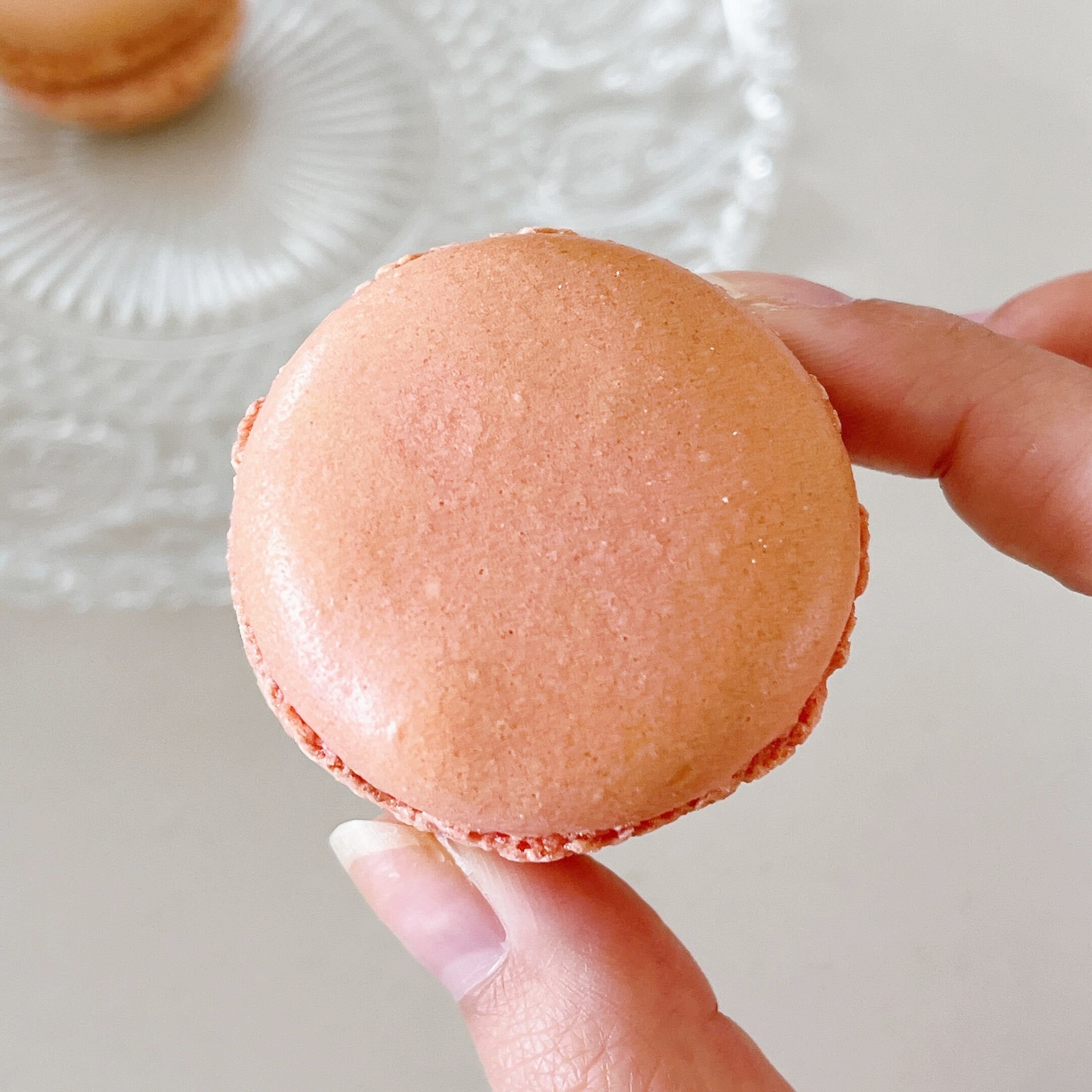 セブン-イレブンのオススメのスイーツ「7プレミアム マカロン あまおう苺&ピーチ」