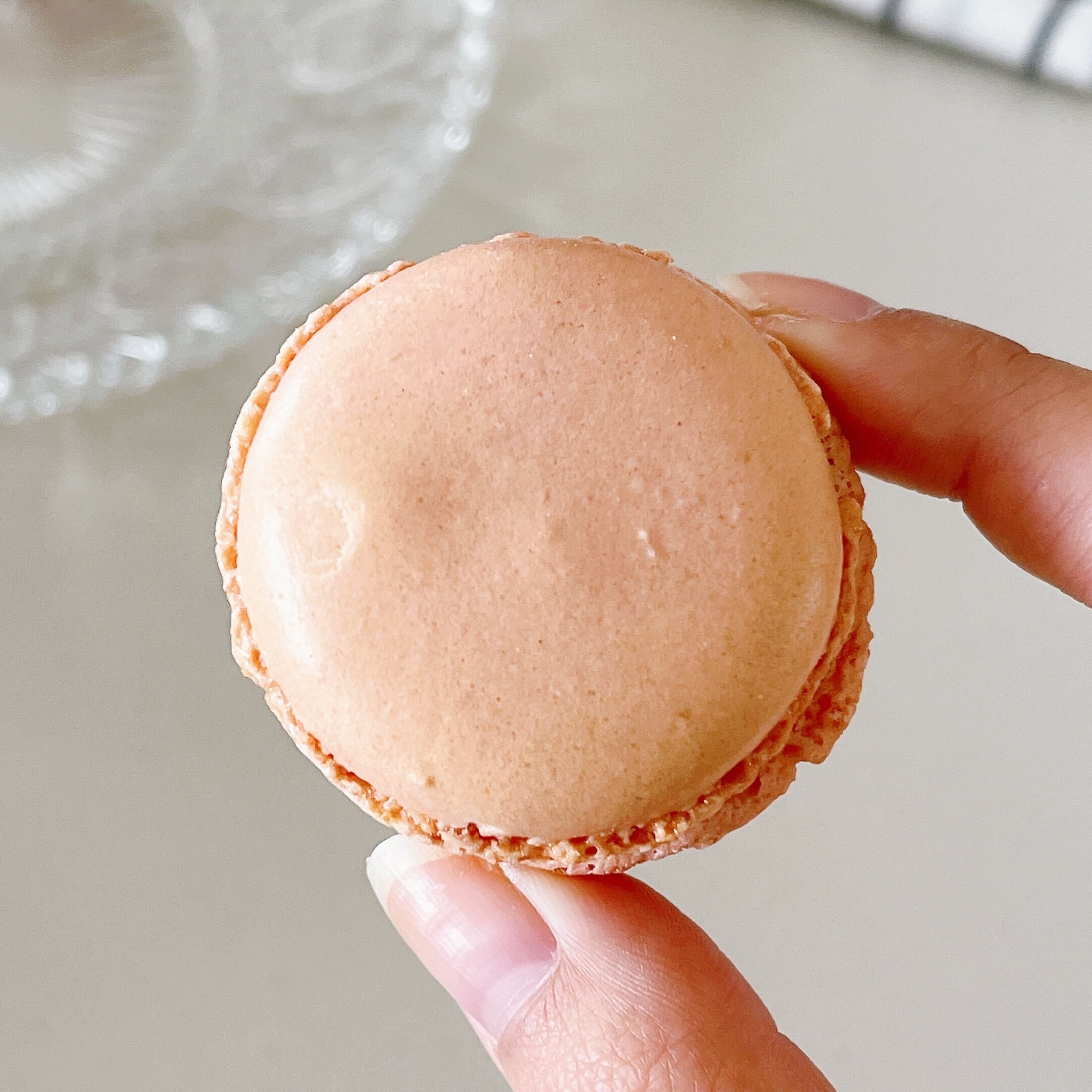 セブン-イレブンのオススメのスイーツ「7プレミアム マカロン あまおう苺&ピーチ」