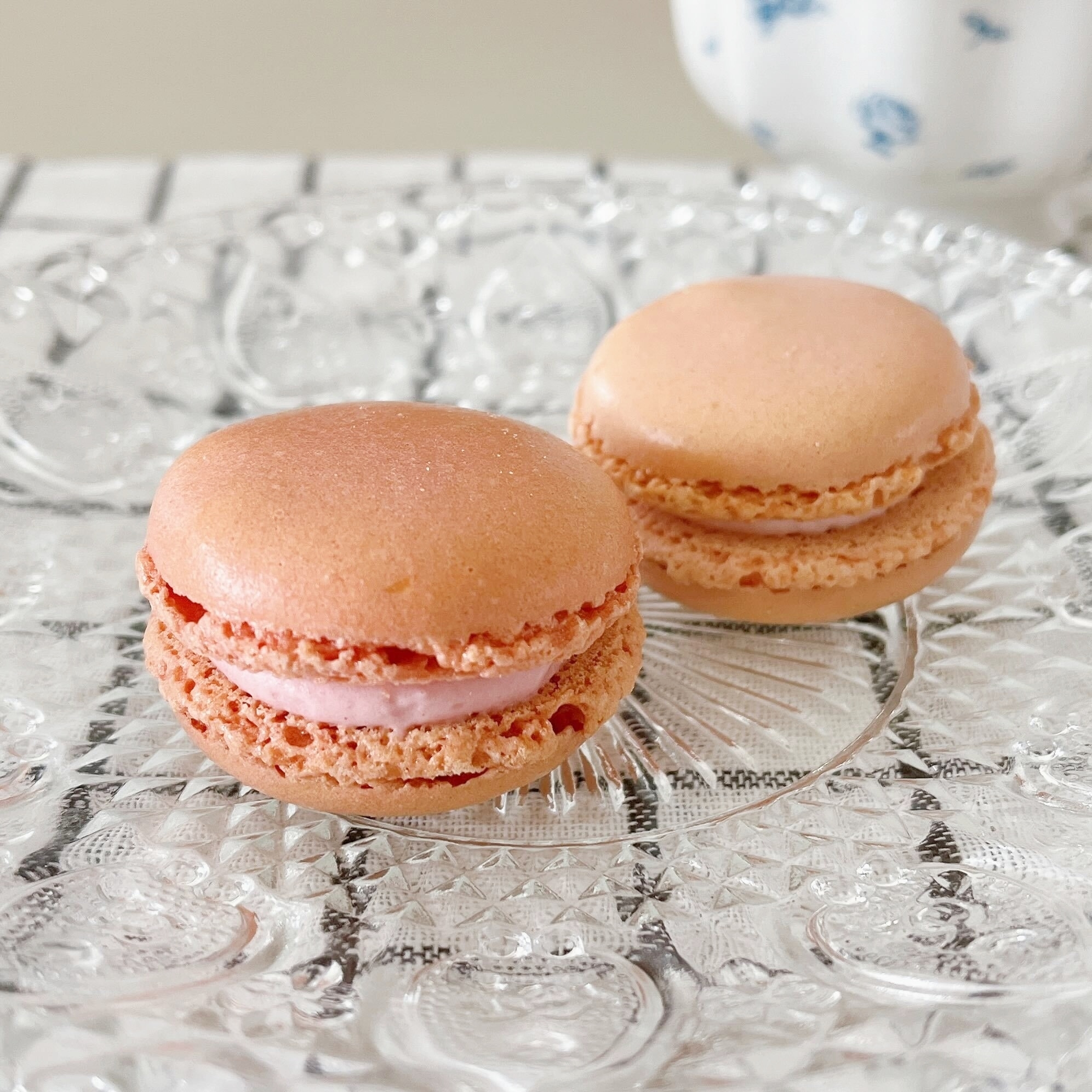 セブン-イレブンのオススメのスイーツ「7プレミアム マカロン あまおう苺&ピーチ」