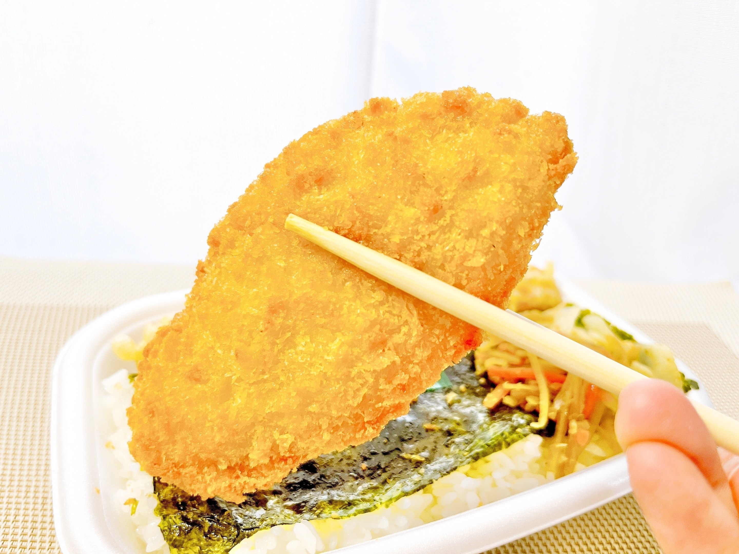 ほっともっとのボリューム満点なお弁当「のり弁当」