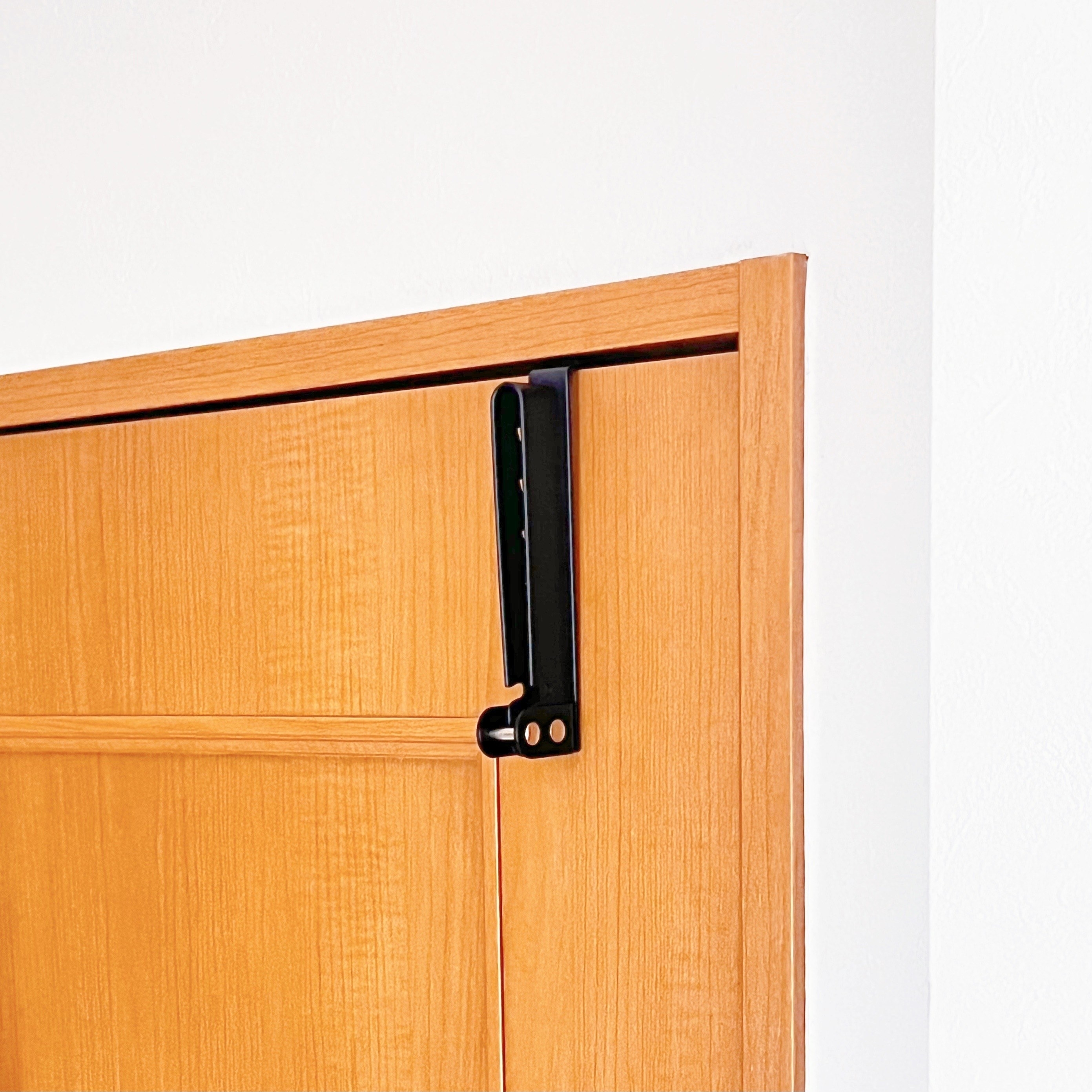 DAISO(ダイソー)のおすすめ収納アイテム「折り畳み式ドアフック(ハンガー掛け)」