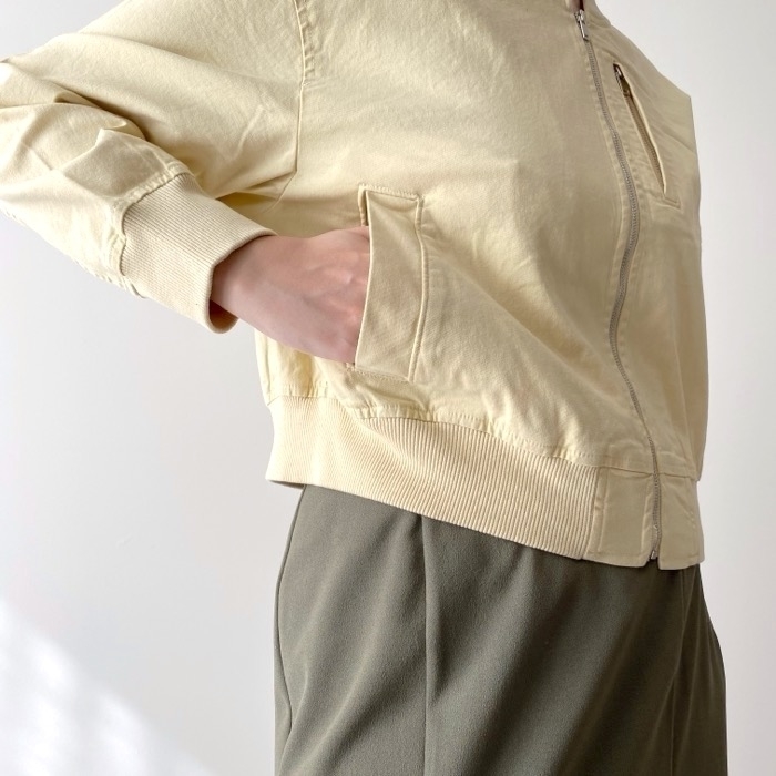 GU(ジーユー)のおすすめ春アウター「クロップドリブブルゾン+E」