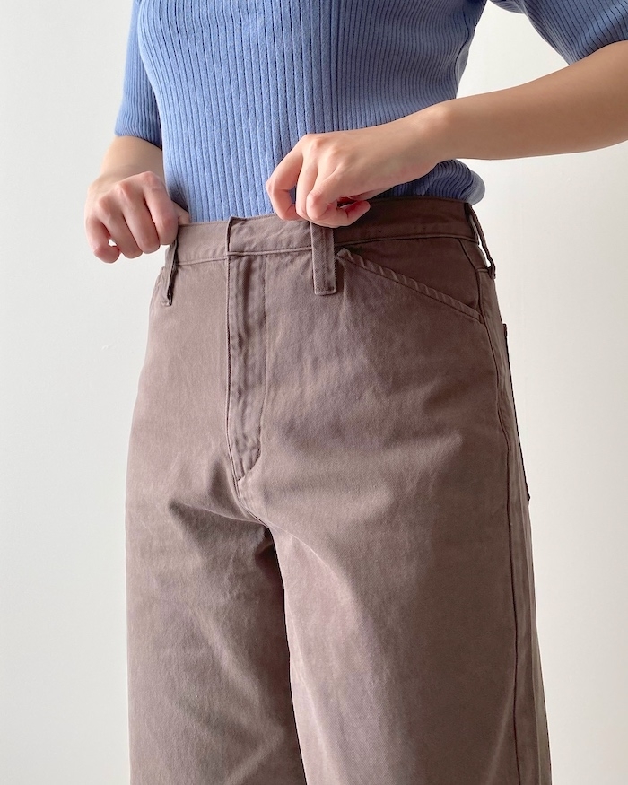 ユニクロのおすすめカラージーンズ「ハイウエストストレートカラージーンズ」