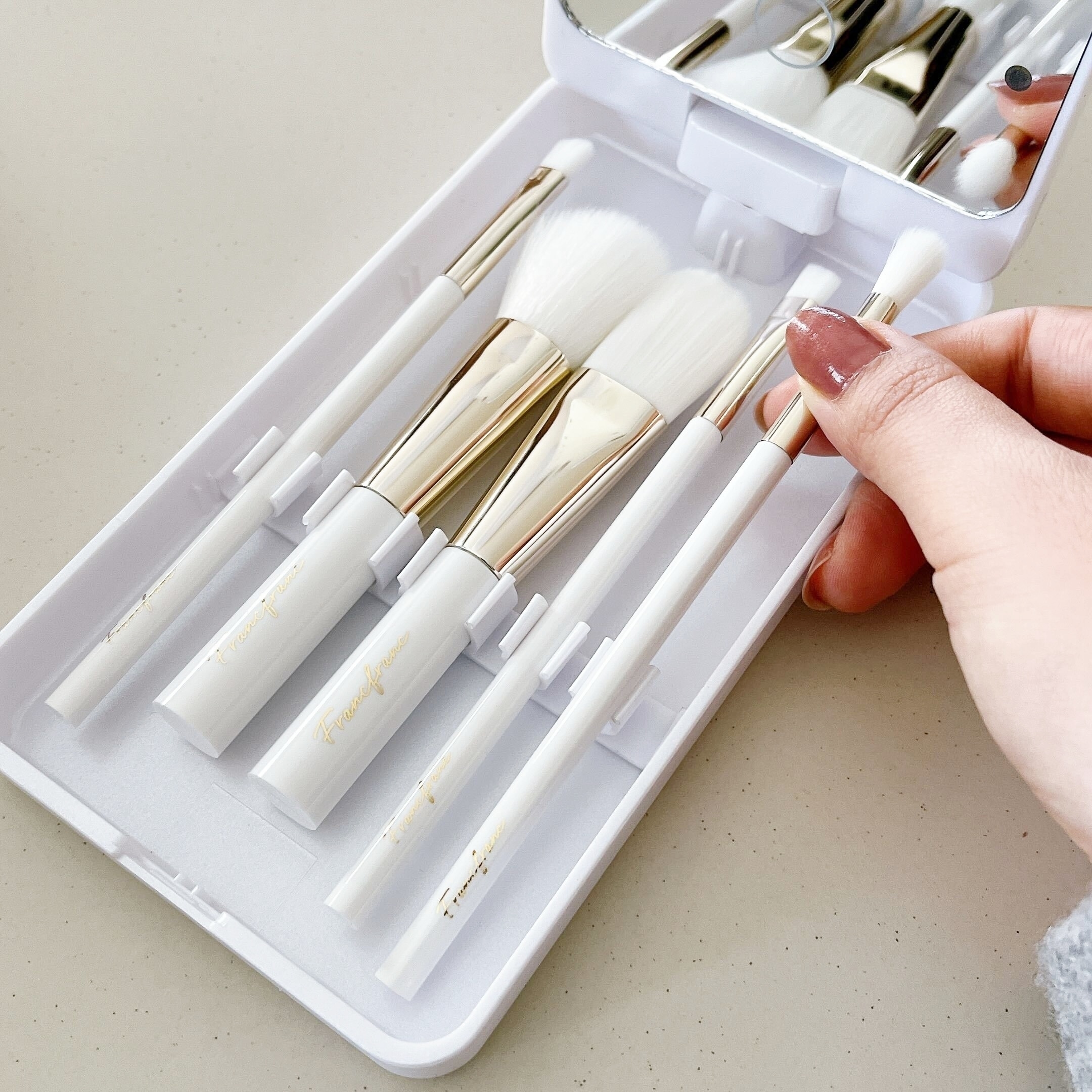 フランフランのオススメグッズ「ラミラLEDミラー メイクブラシセット ホワイト」