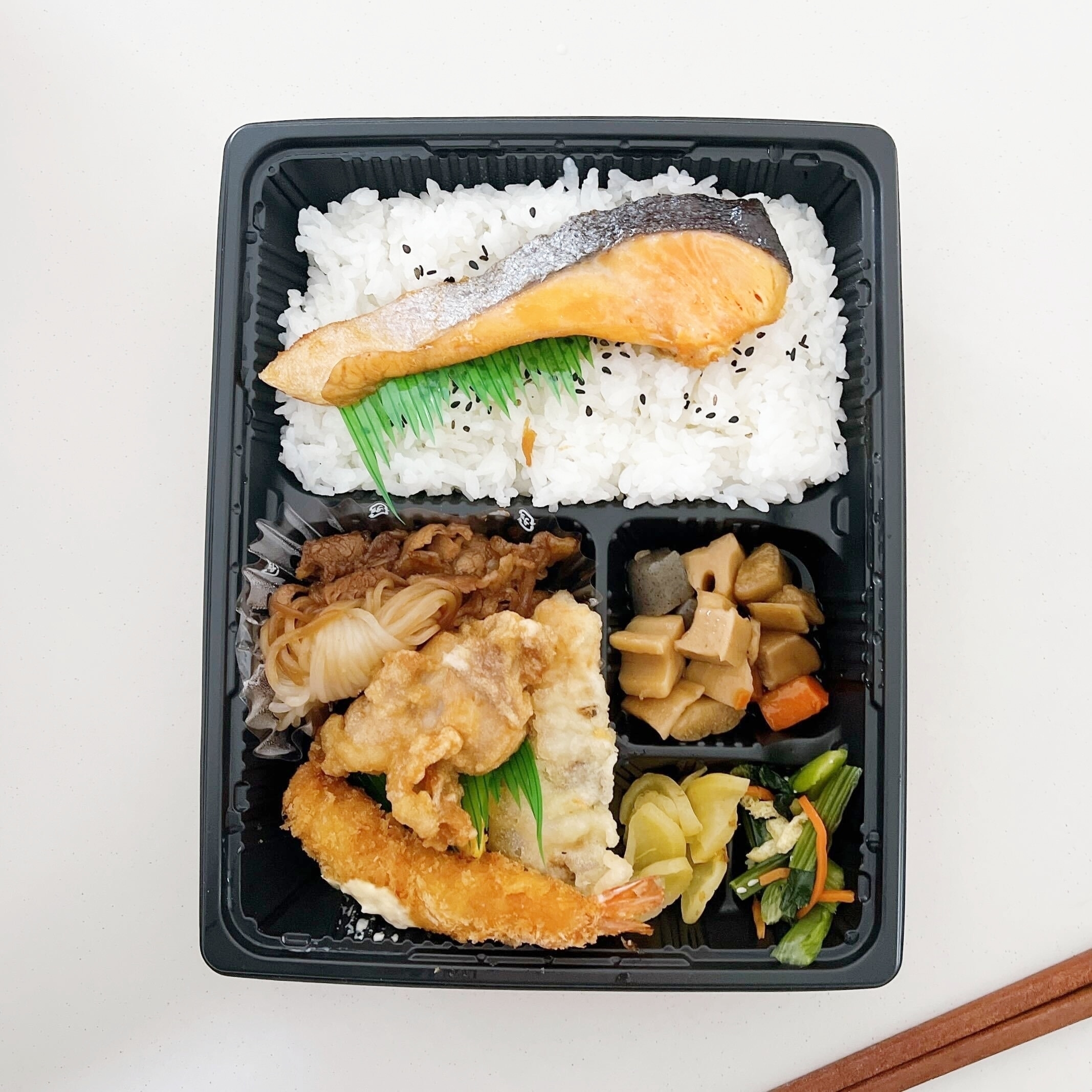 ほっともっとのボリューム満点なお弁当「特撰幕の内弁当」