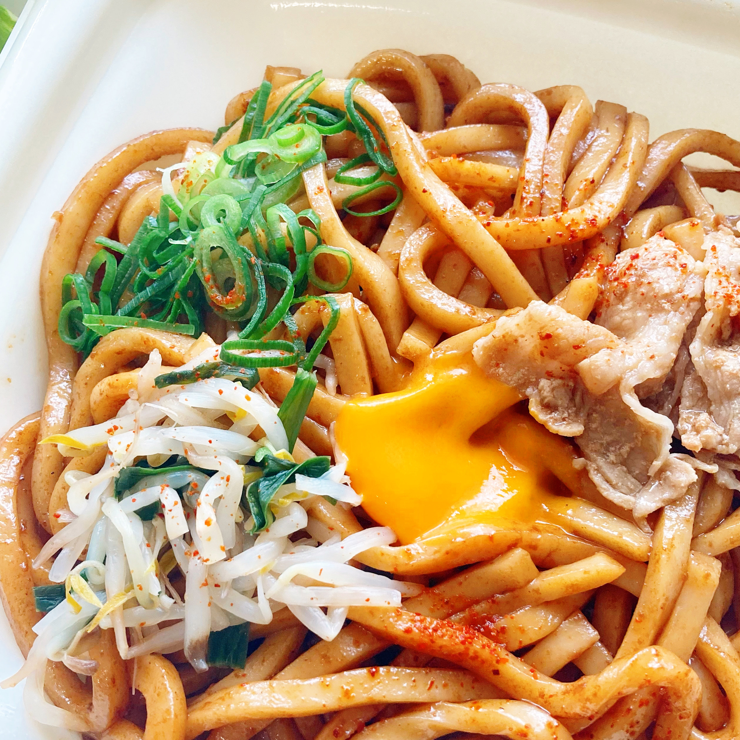 FamilyMart(ファミリーマート)の新商品「大盛 にんにく醤油焼うどん」