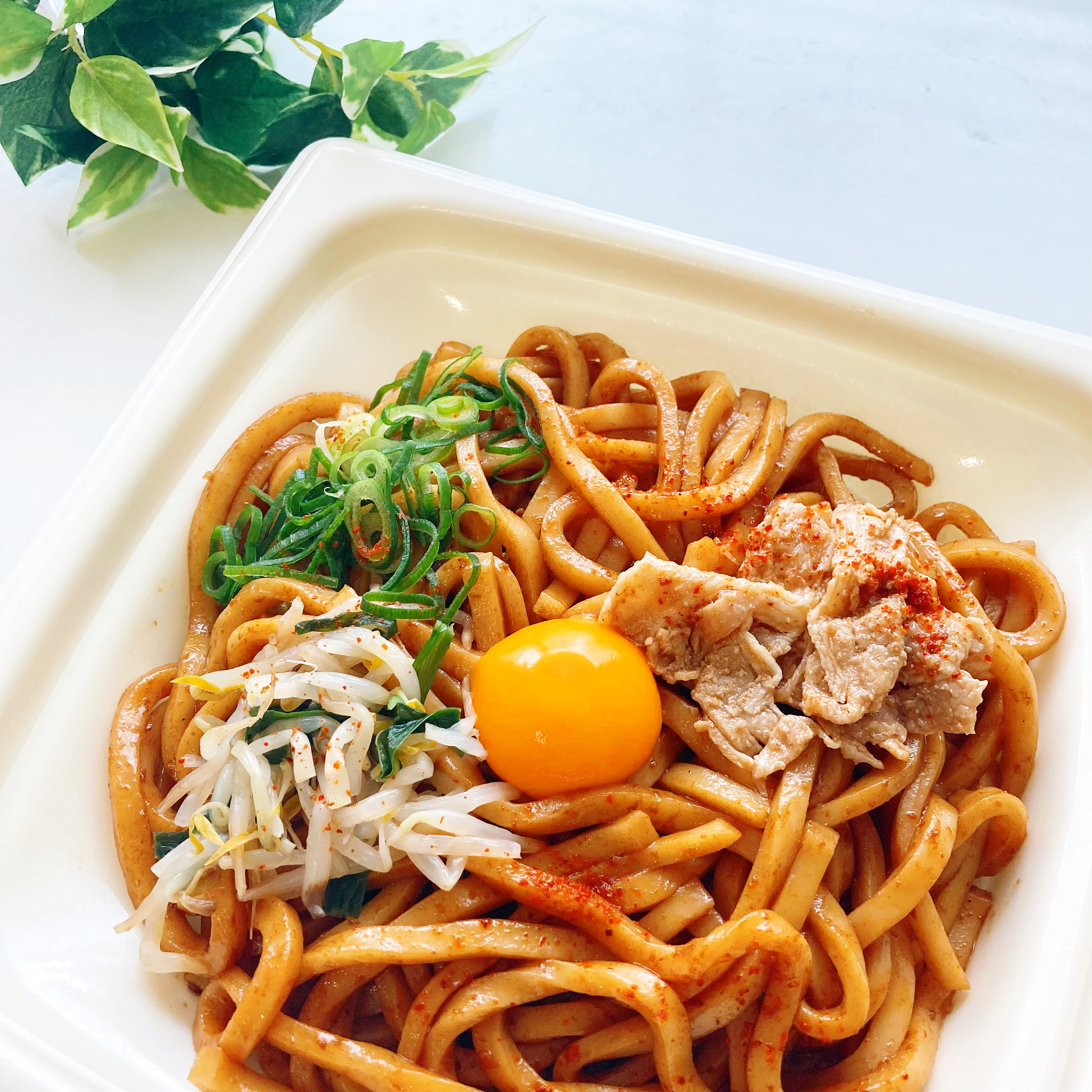 FamilyMart(ファミリーマート)の新商品「大盛 にんにく醤油焼うどん」