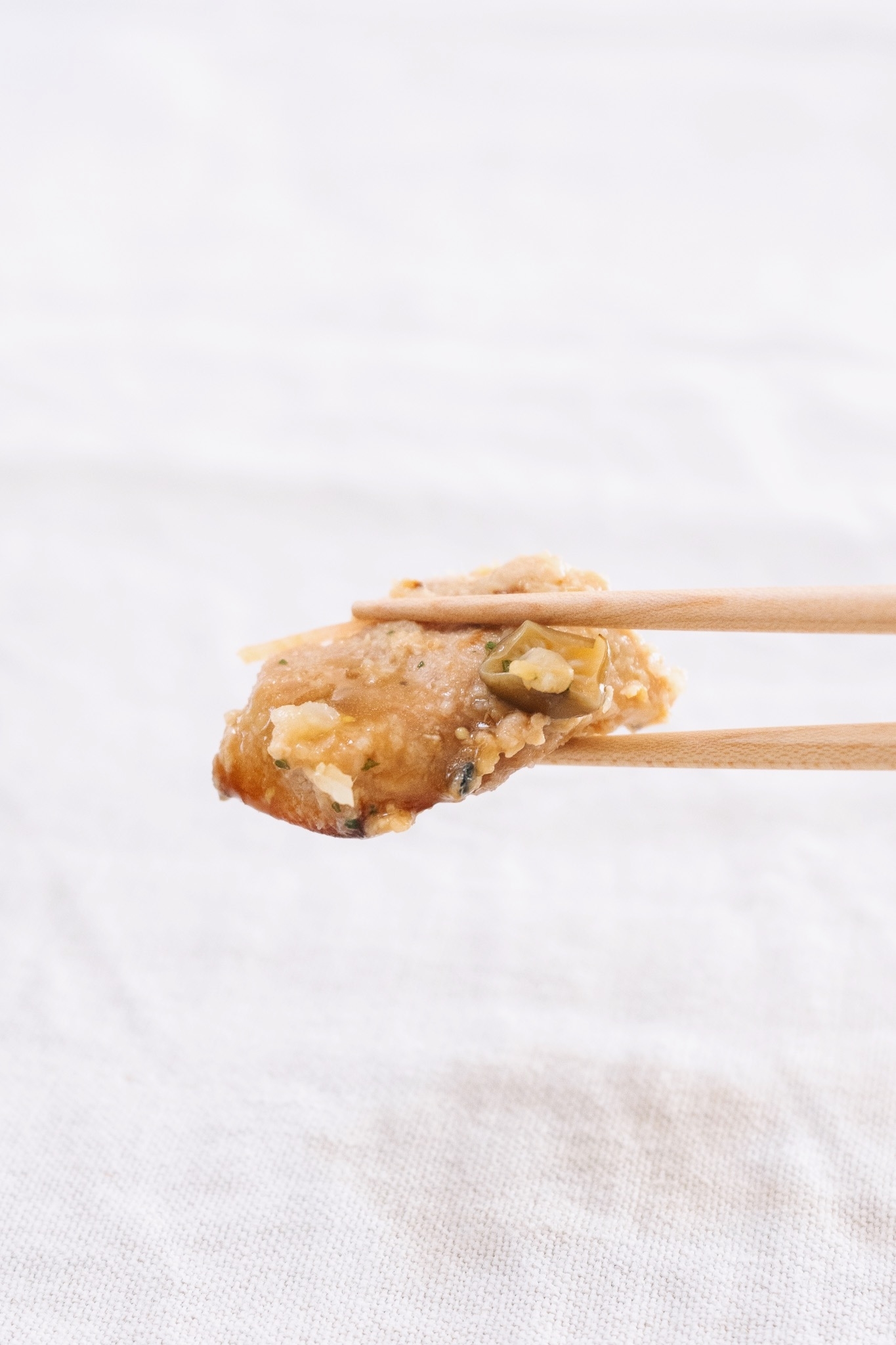 セブン-イレブンのおすすめサラダ「米糀チキンとキノコマリネのサラダ」