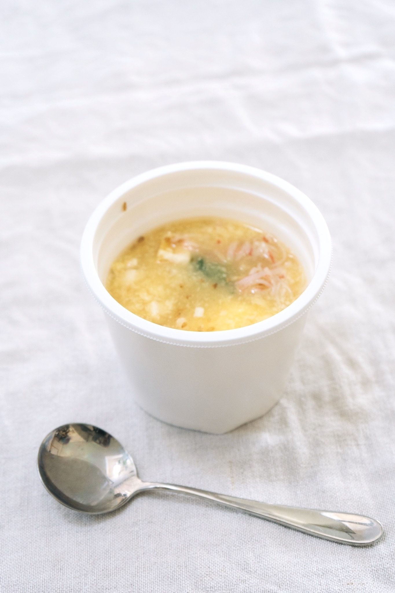 セブン-イレブンのおすすめグルメ「ふわふわ玉子と豆腐の中華あんかけスープ」