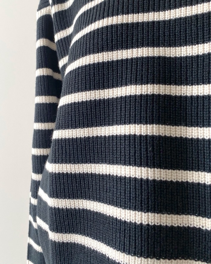 UNIQLO（ユニクロ）のオススメのトップス「ボーダーVネックショートセーター（長袖）」