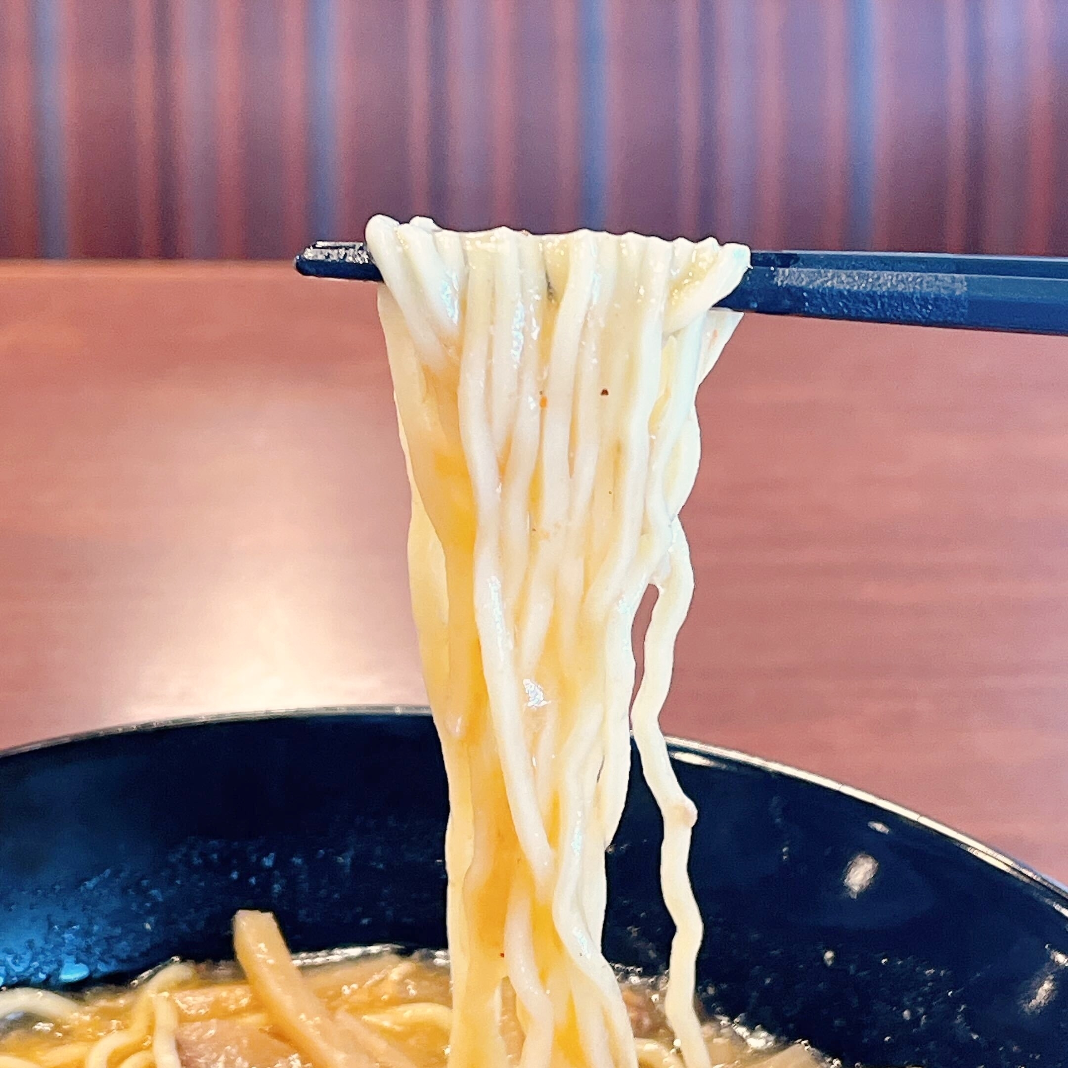 ガストのオススメのメニュー「黒酢香る海老酸辣湯麺」