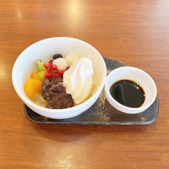 ガストのオススメのデザート「白玉クリームあんみつ」