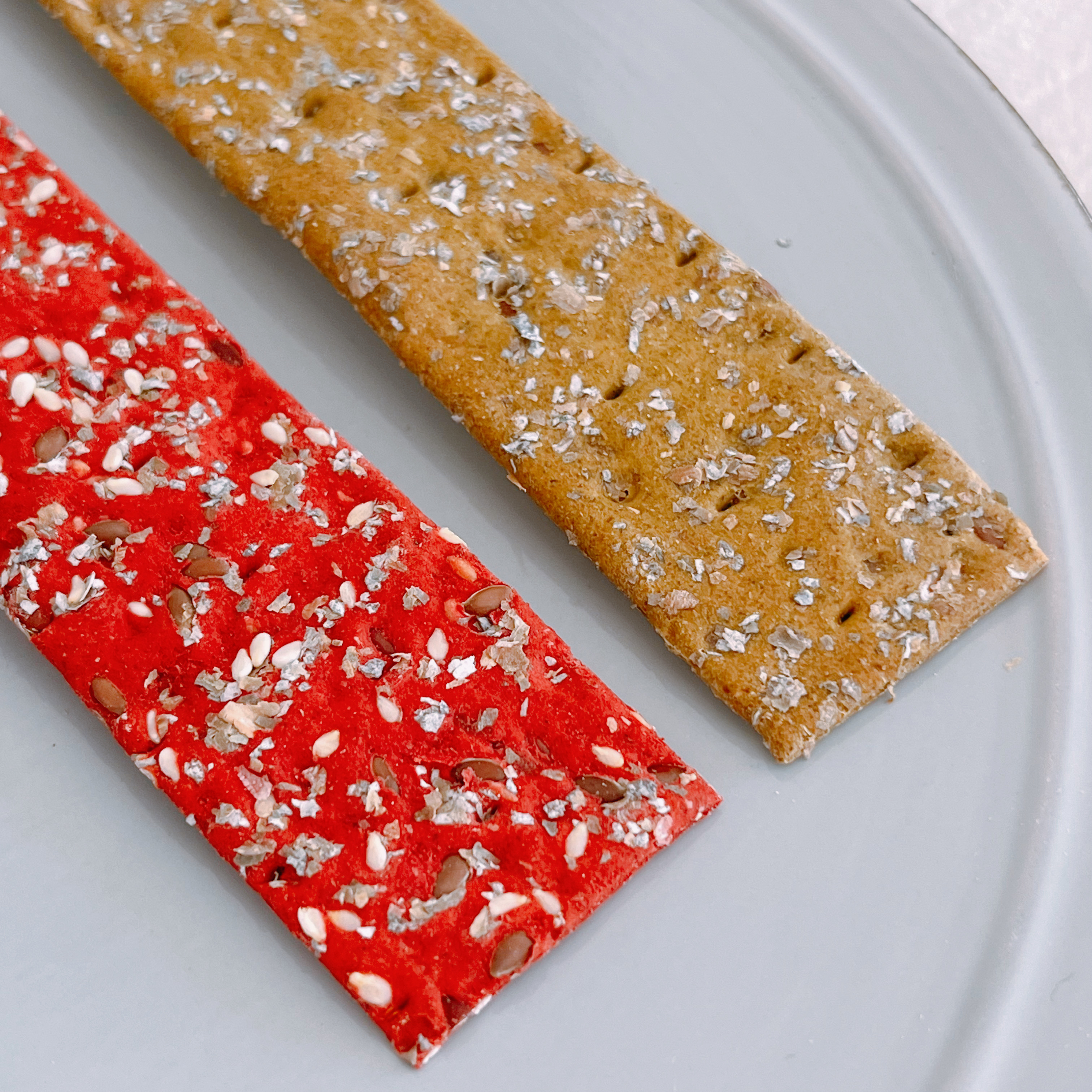 カルディのオススメフード「ダンヴィータ ビーツクラッカー」「ダンヴィータ ケールクラッカー」