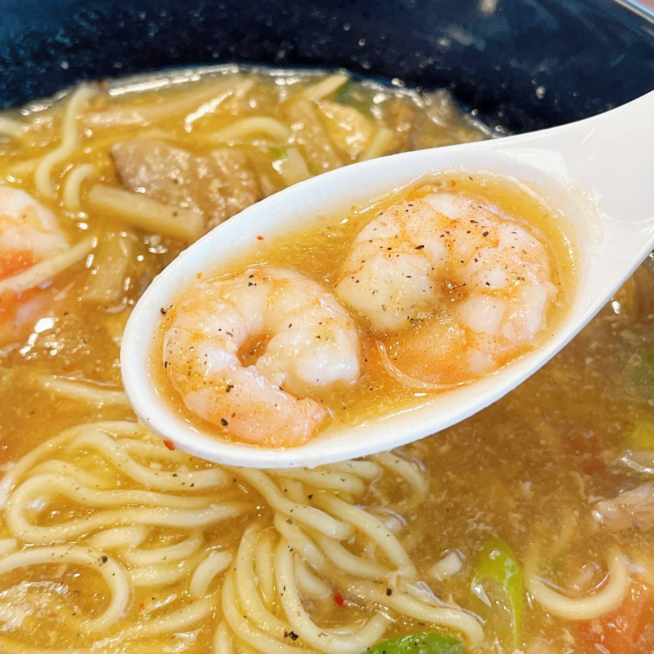 ガストのオススメのメニュー「黒酢香る海老酸辣湯麺」