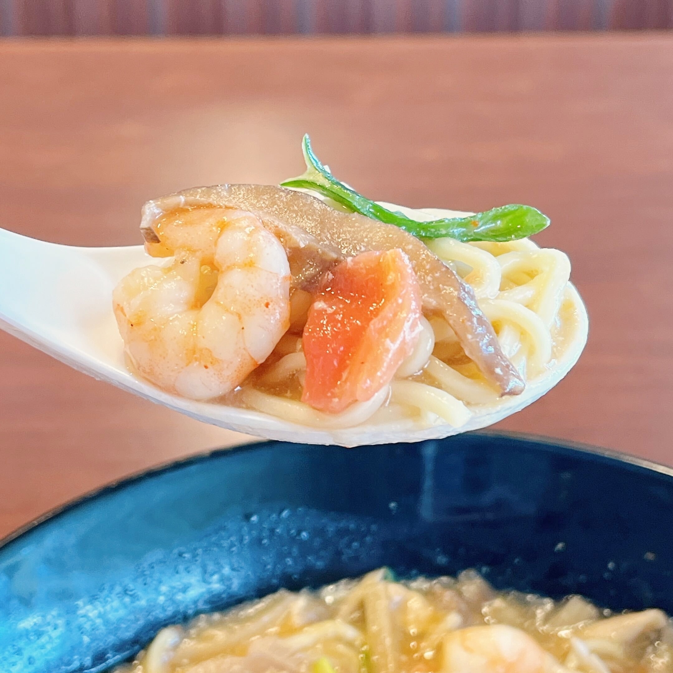 ガストのオススメのメニュー「黒酢香る海老酸辣湯麺」