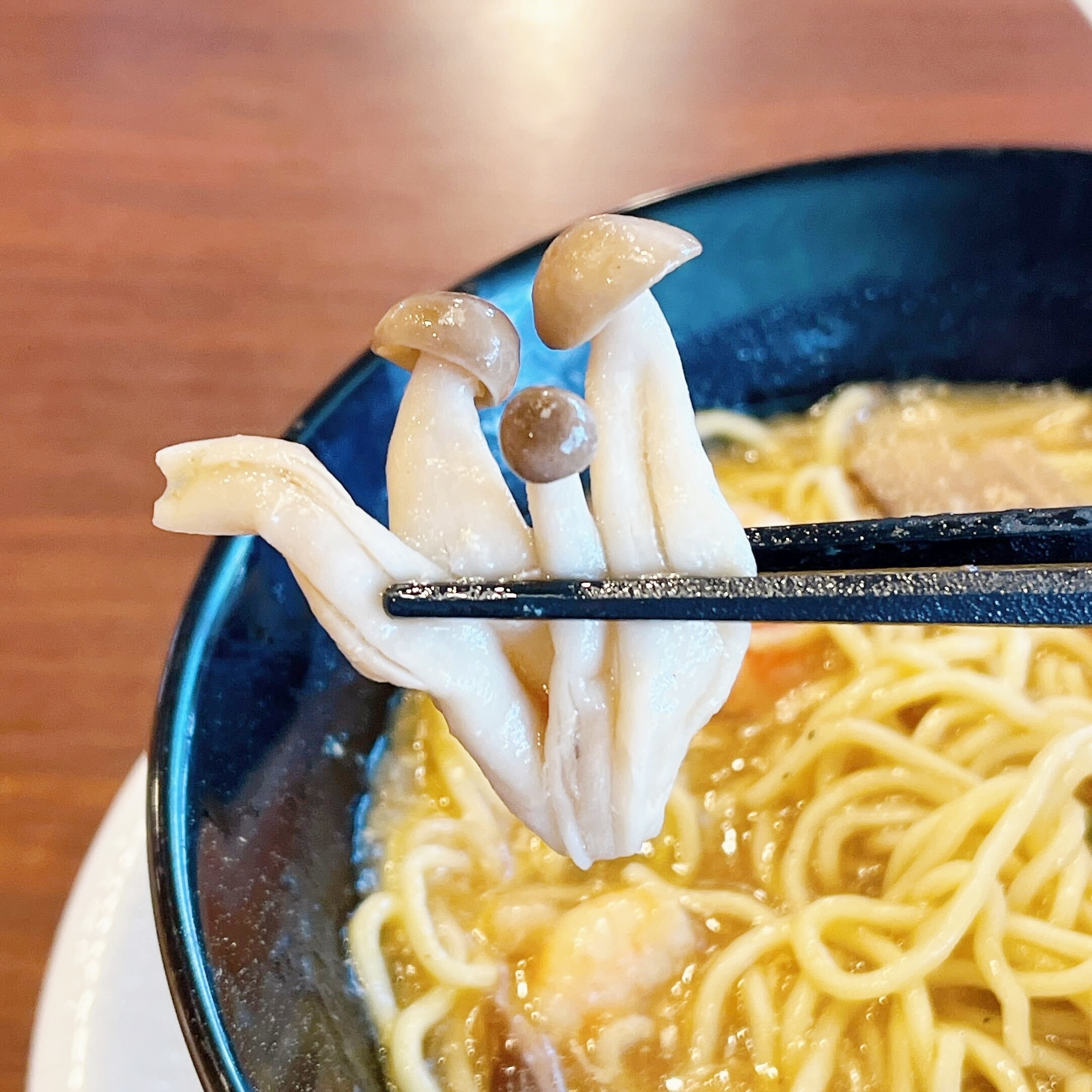 ガストのオススメのメニュー「黒酢香る海老酸辣湯麺」