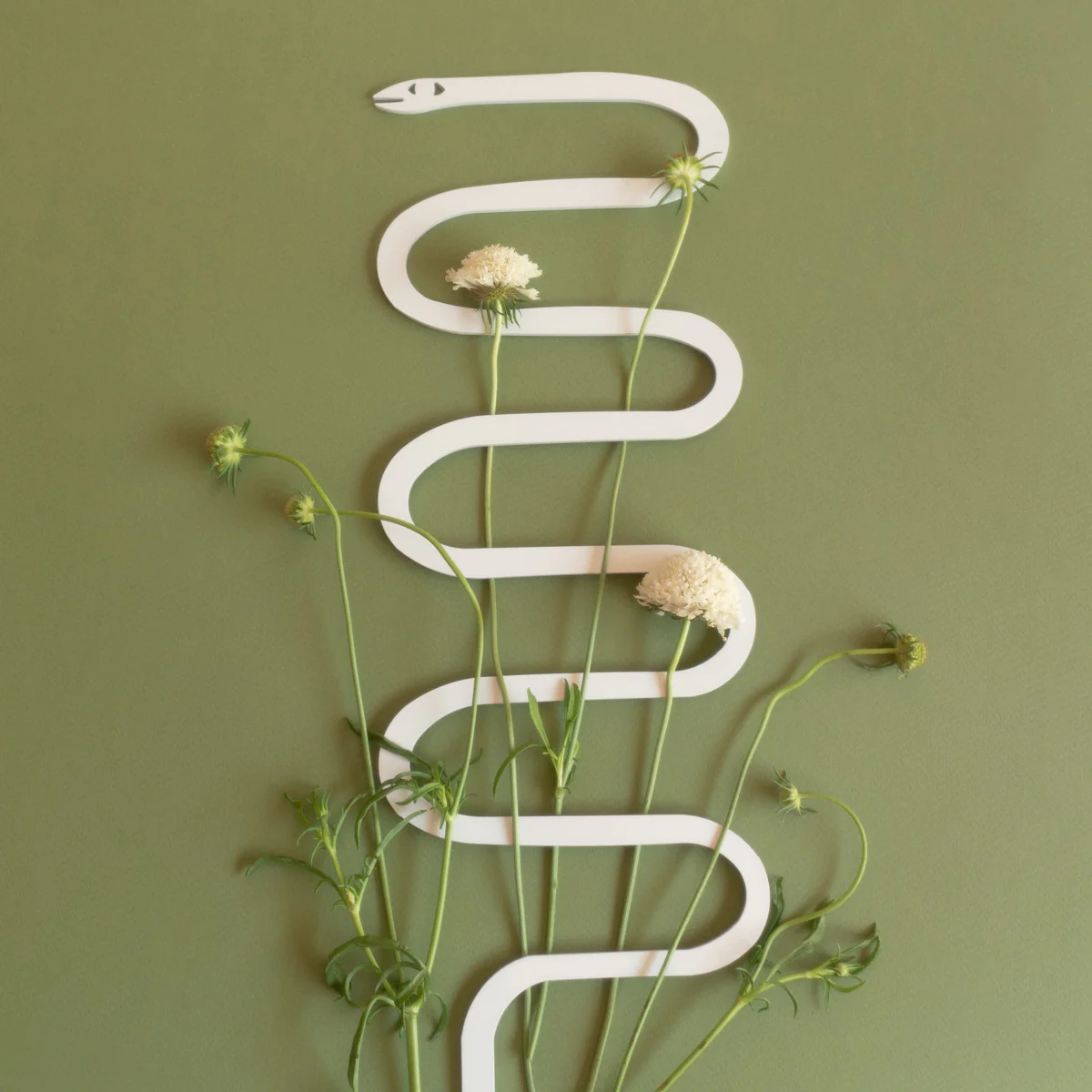 White serpentine stake with plants for stylish storage