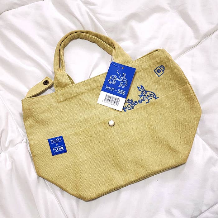 Tully's Coffee(タリーズコーヒー)のおすすめ雑貨「鳥獣戯画ポケットトートバッグ(若菜色)」