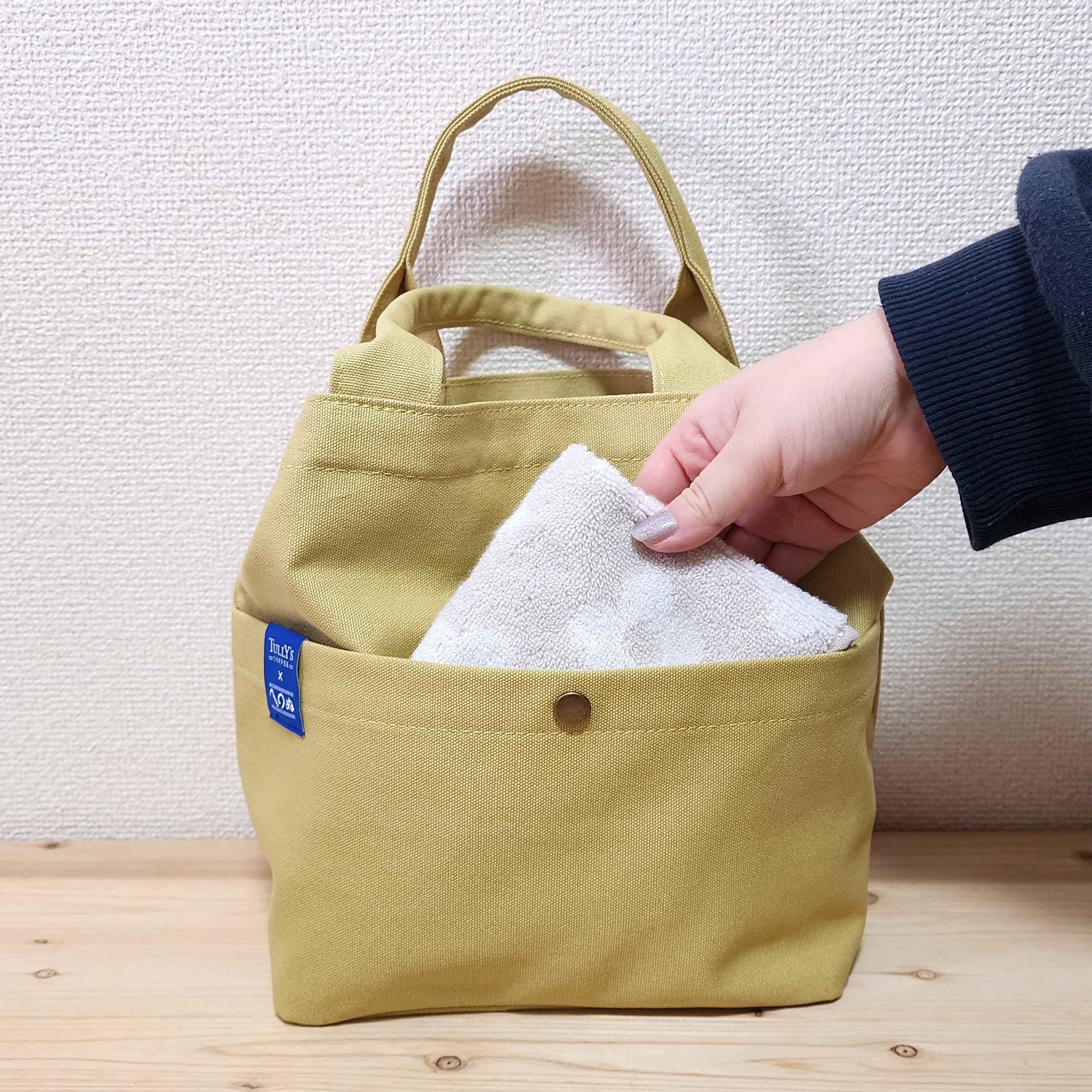 Tully's Coffee(タリーズコーヒー)のおすすめ雑貨「鳥獣戯画ポケットトートバッグ(若菜色)」