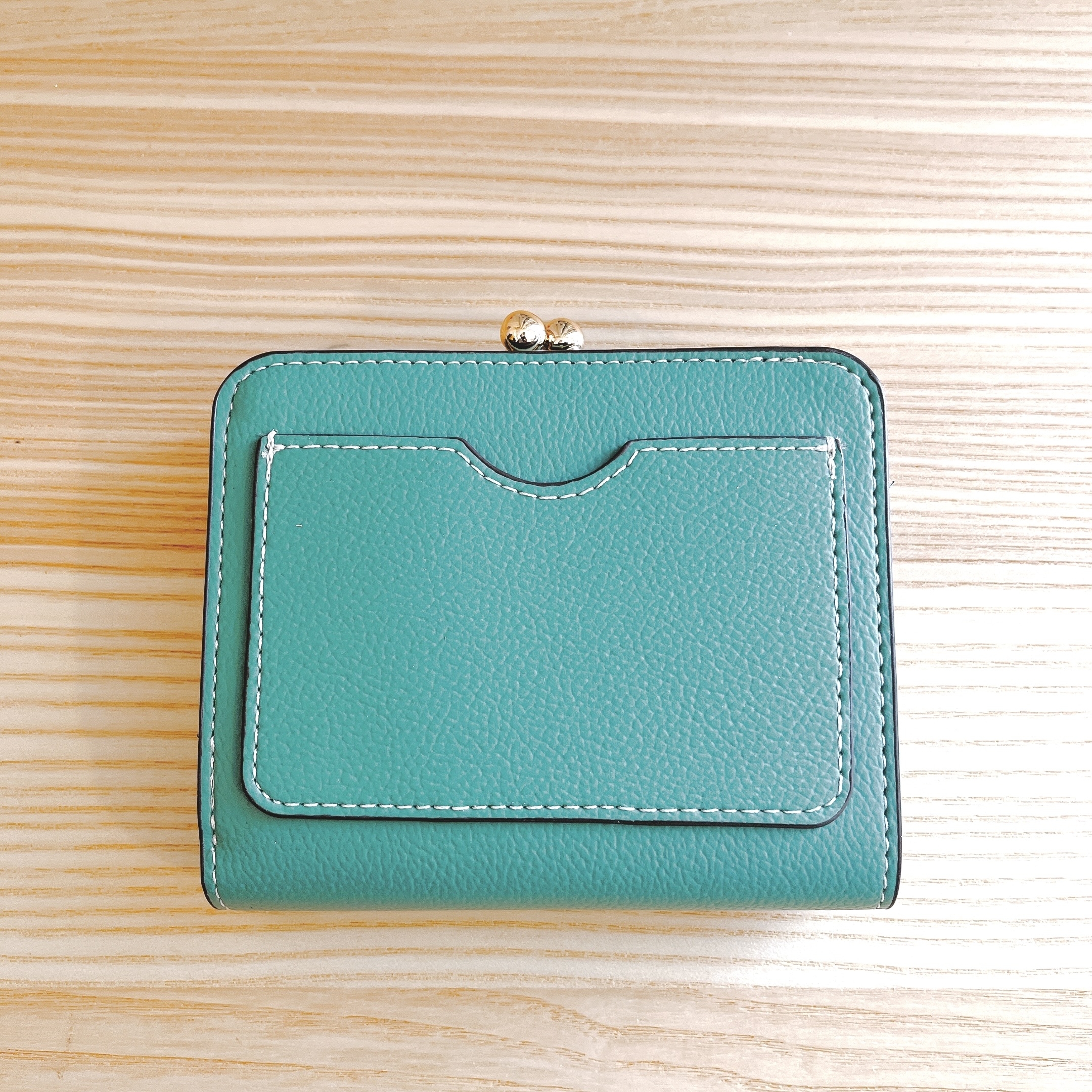 しまむらのおすすめ小物「防汚 二つ折りガマ財布」