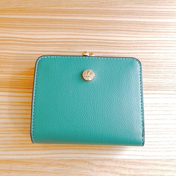 しまむらのおすすめ小物「防汚 二つ折りガマ財布」