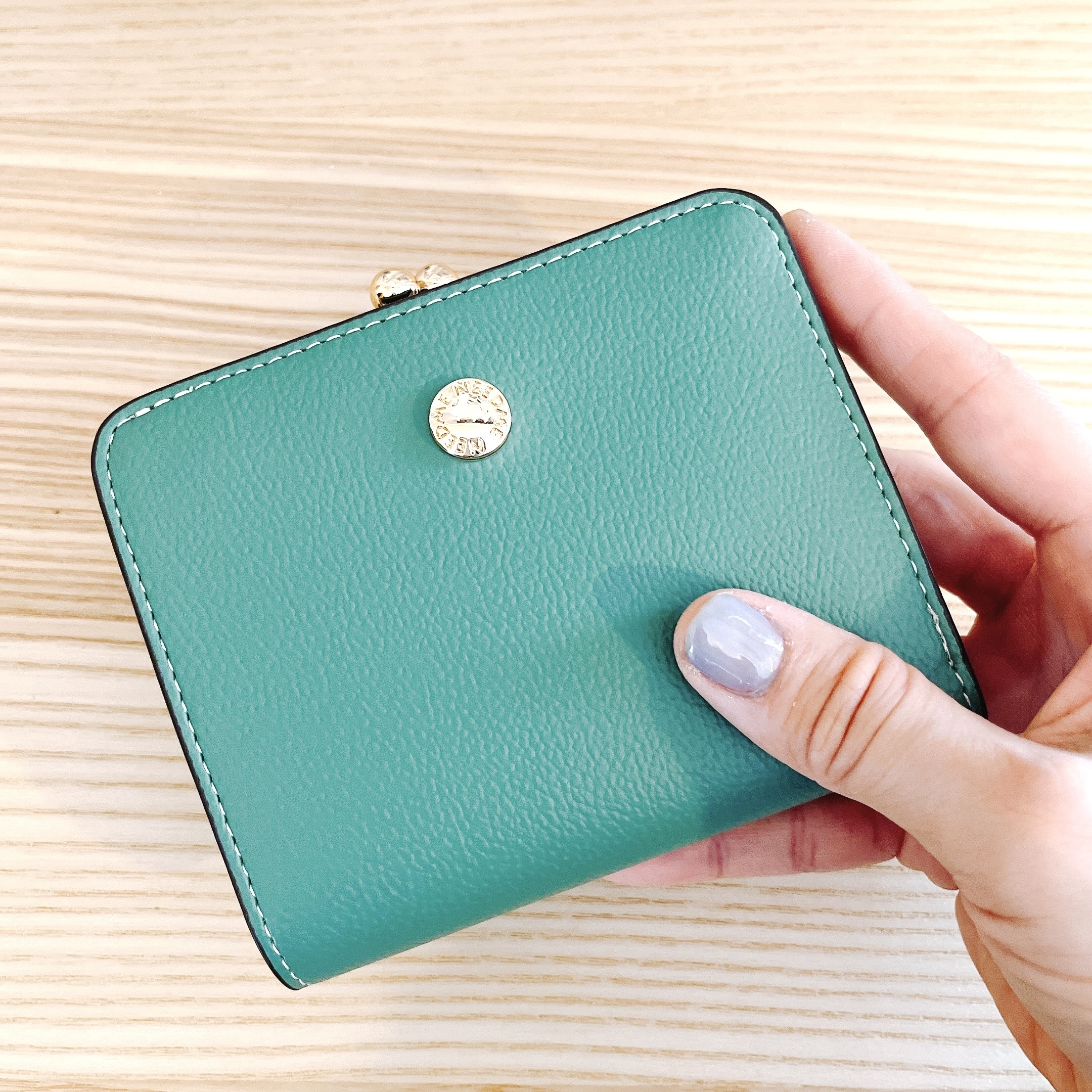 しまむらのおすすめ小物「防汚 二つ折りガマ財布」