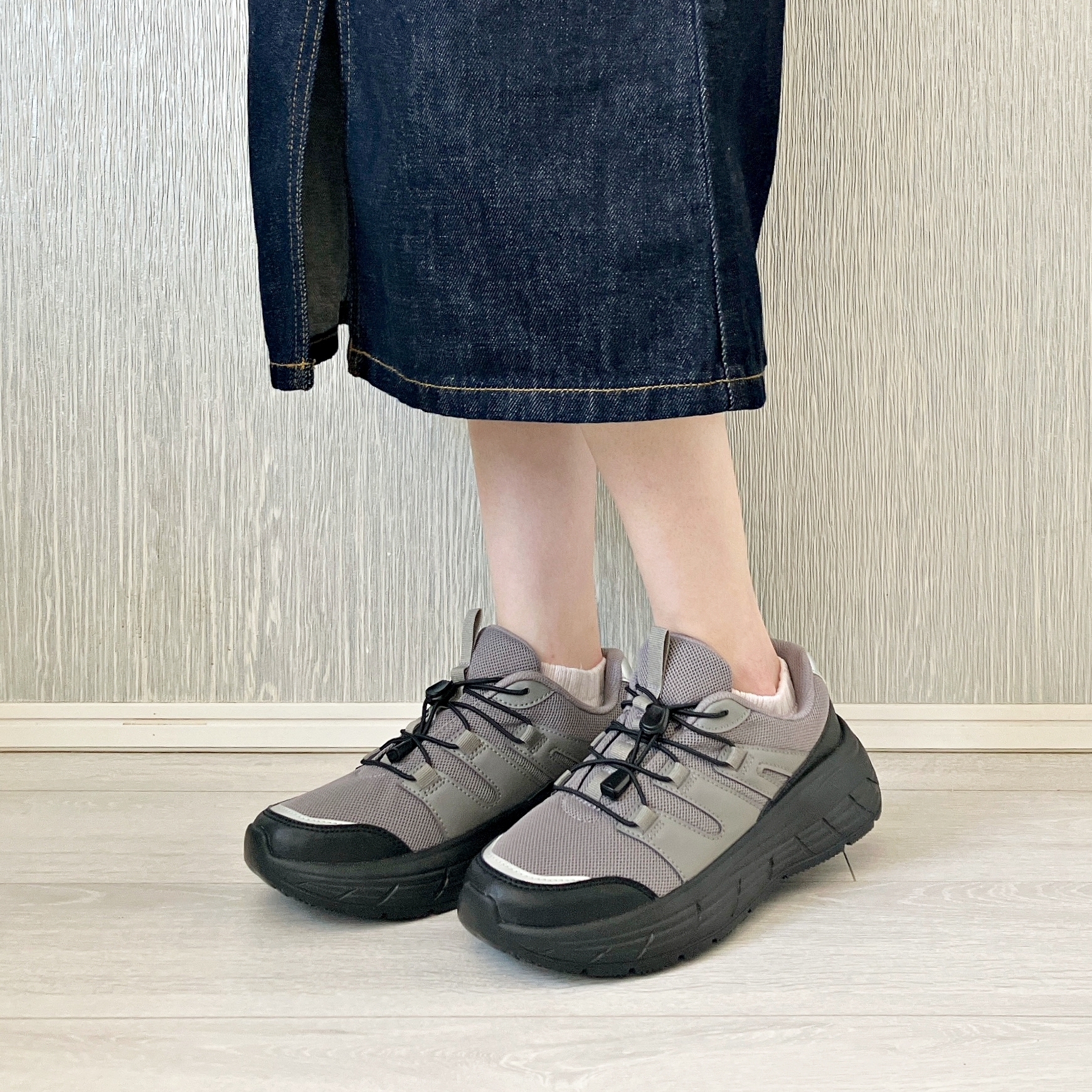 GU（ジーユー）のおすすめスニーカー「ボリュームソールトレイルスニーカー+E」