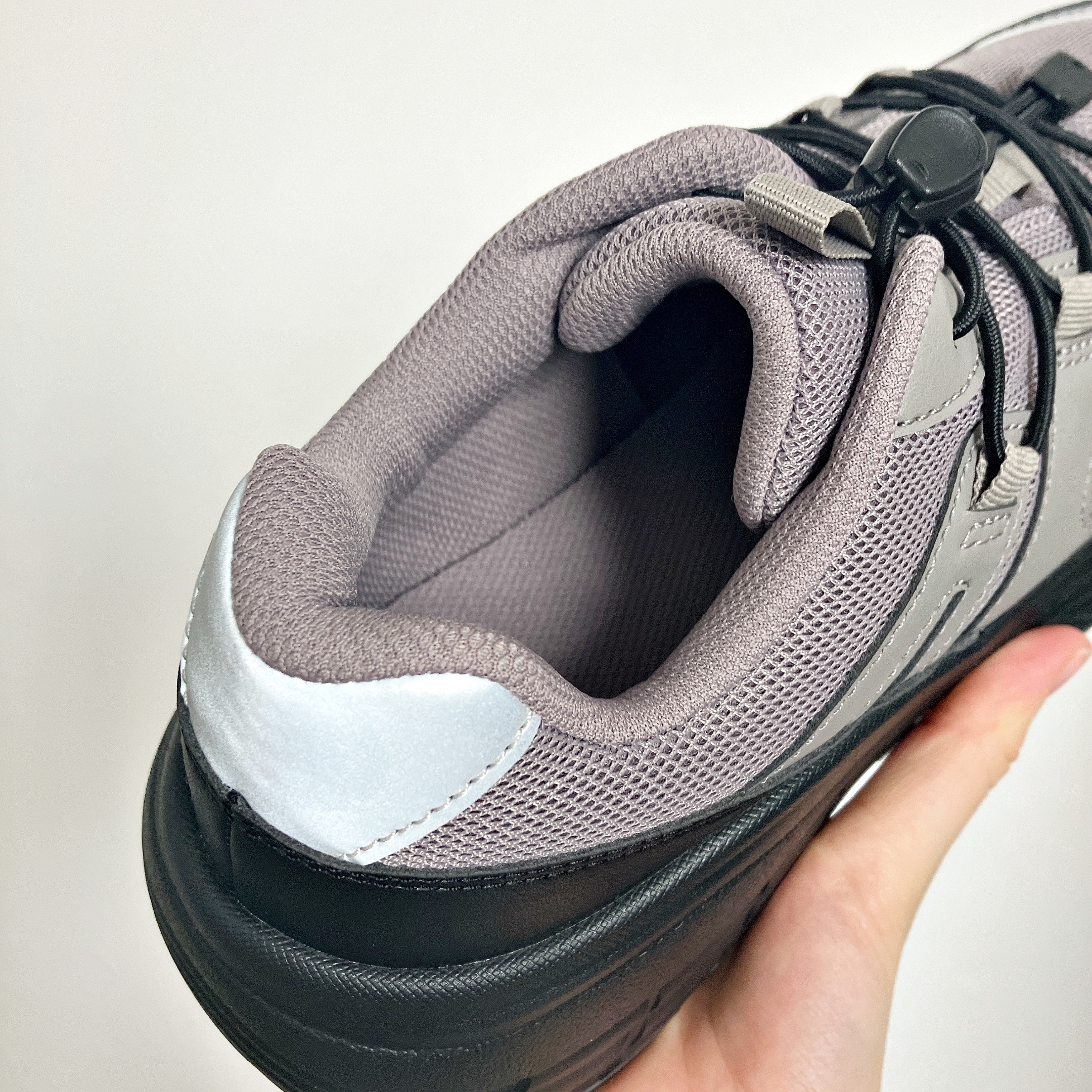 GU（ジーユー）のおすすめスニーカー「ボリュームソールトレイルスニーカー+E」