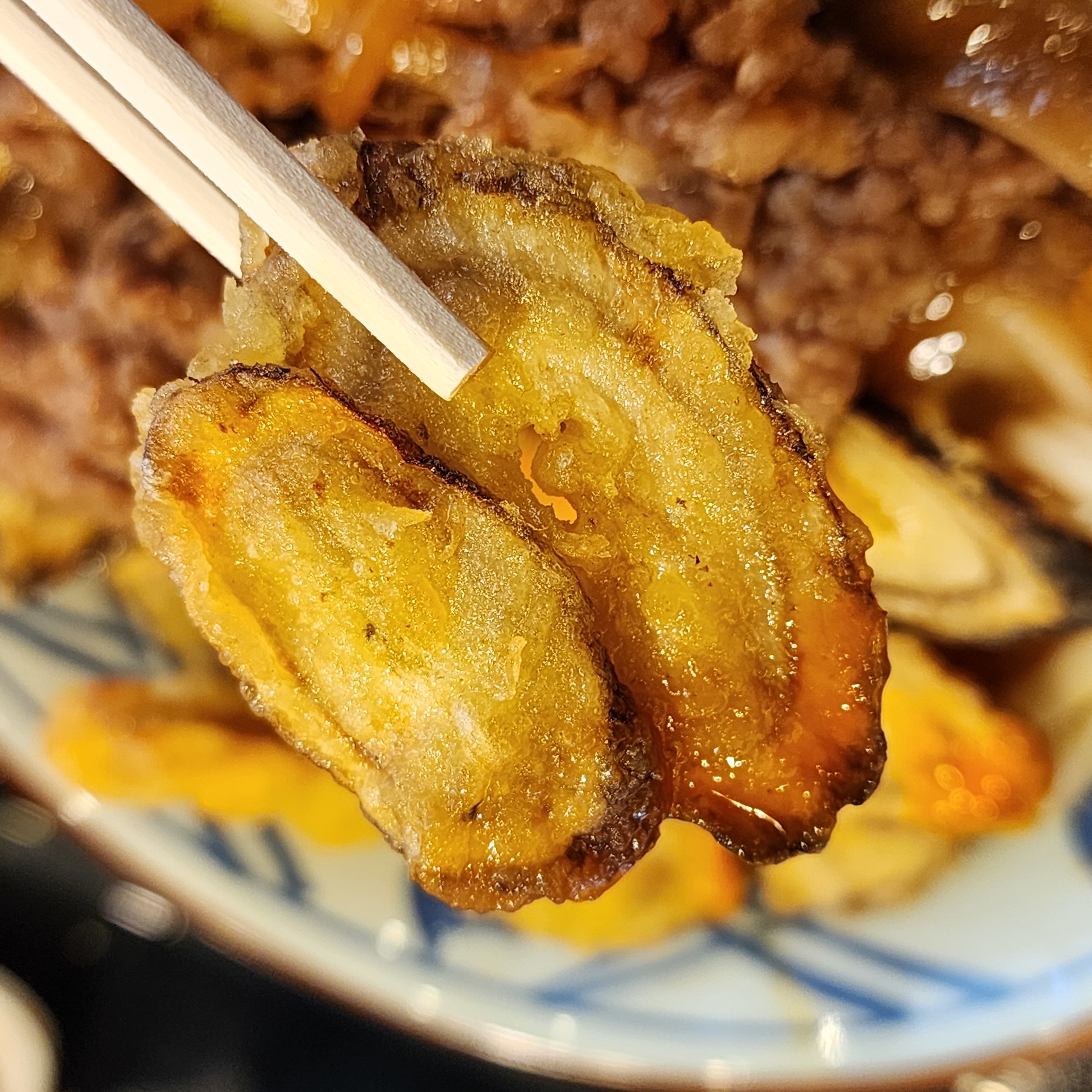 丸亀製麺のおすすめフード「焼きたて牛すきごぼ天ぶっかけうどん」