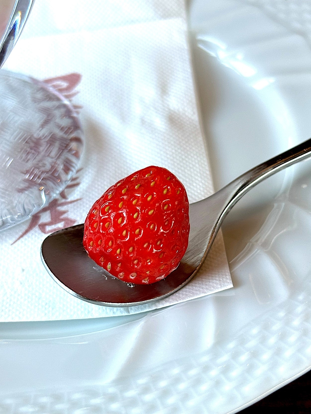 星乃珈琲店のおすすめスイーツ「苺のショートケーキパフェ」