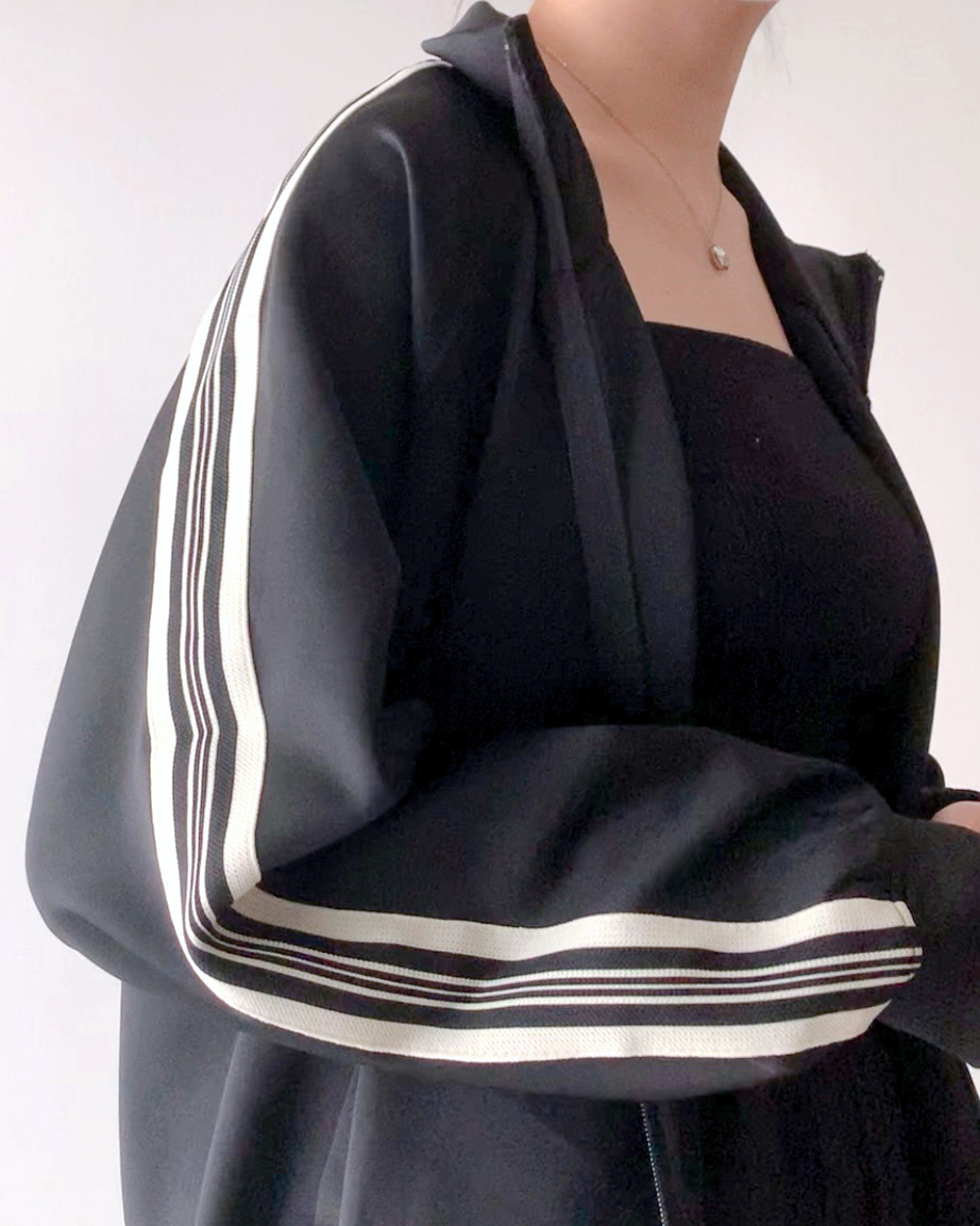 しまむらのオススメファッション「TPUダンボールトラックジャケット」