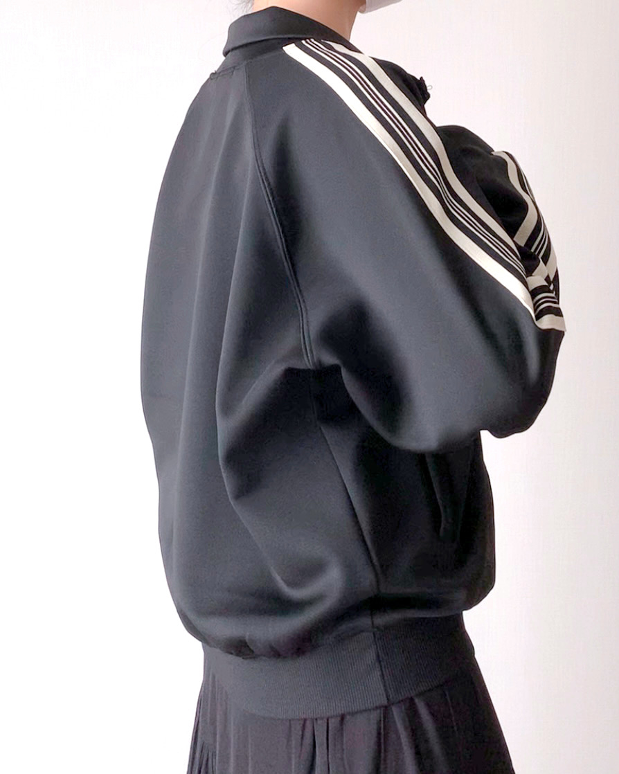 しまむらのオススメファッション「TPUダンボールトラックジャケット」