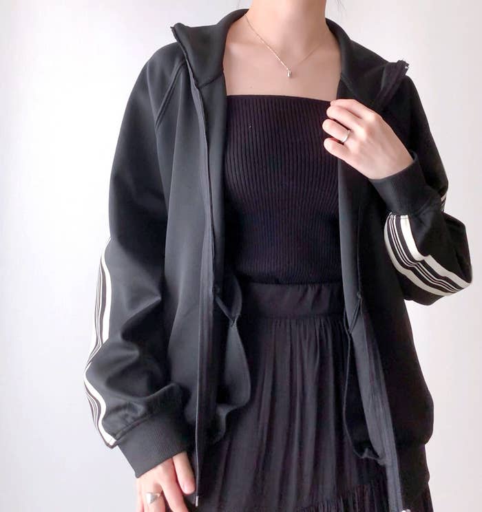 しまむらのオススメファッション「TPUダンボールトラックジャケット」