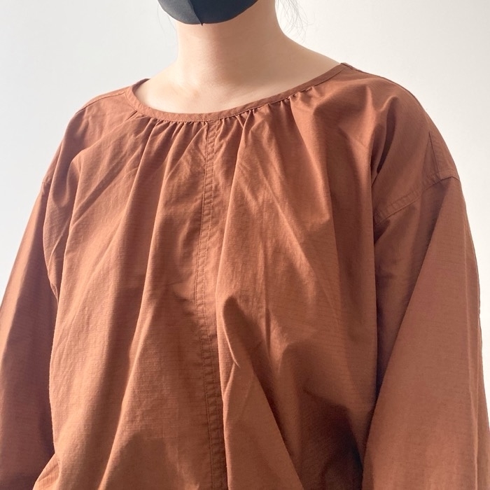 ユニクロのおすすめアイテム「パラシュートブラウス（長袖）」