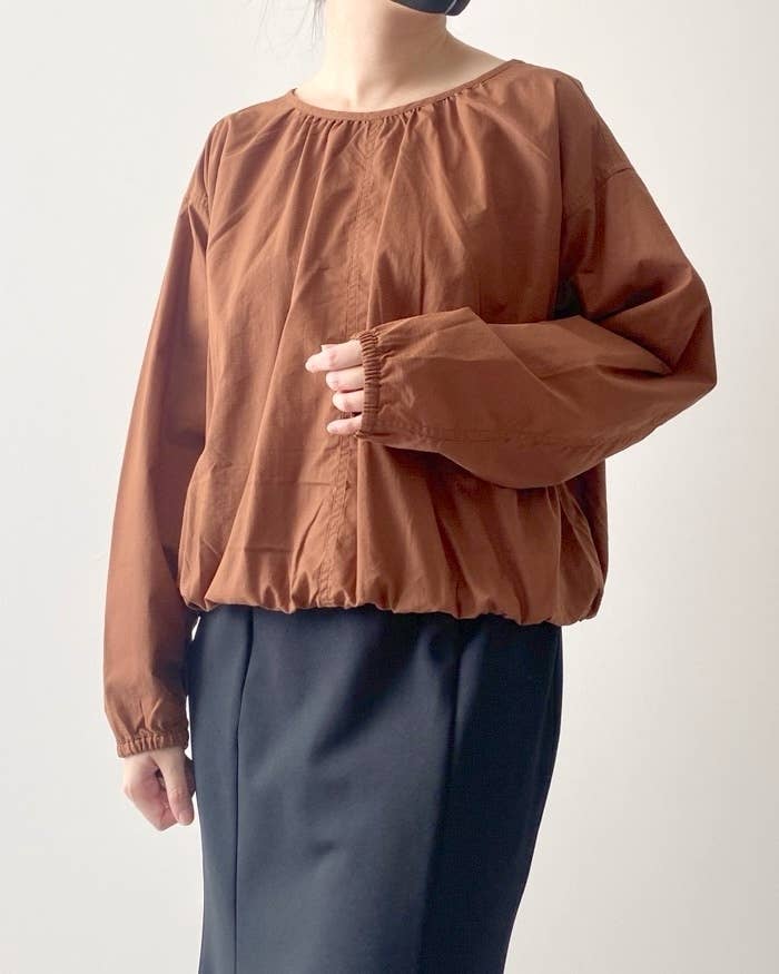 ユニクロのおすすめアイテム「パラシュートブラウス（長袖）」