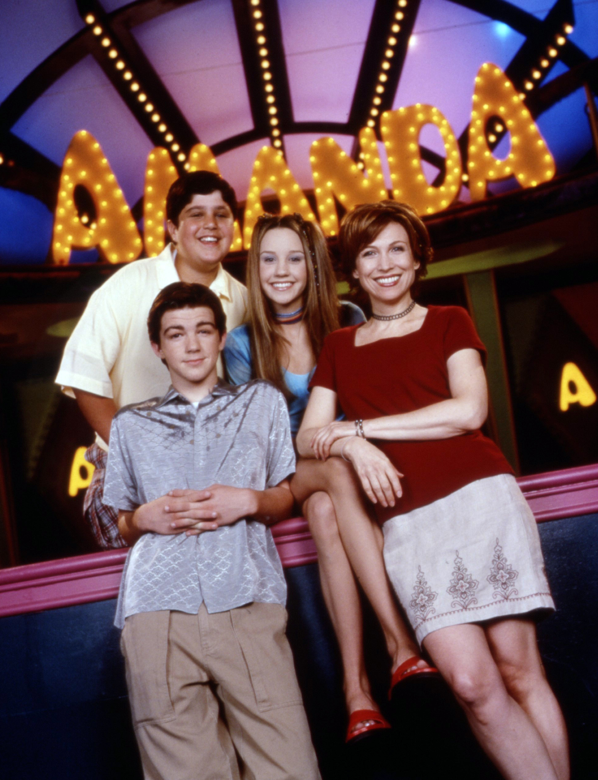 Promotional photo of &quot;The Amanda Show&quot; cast members, posing with neon sign above