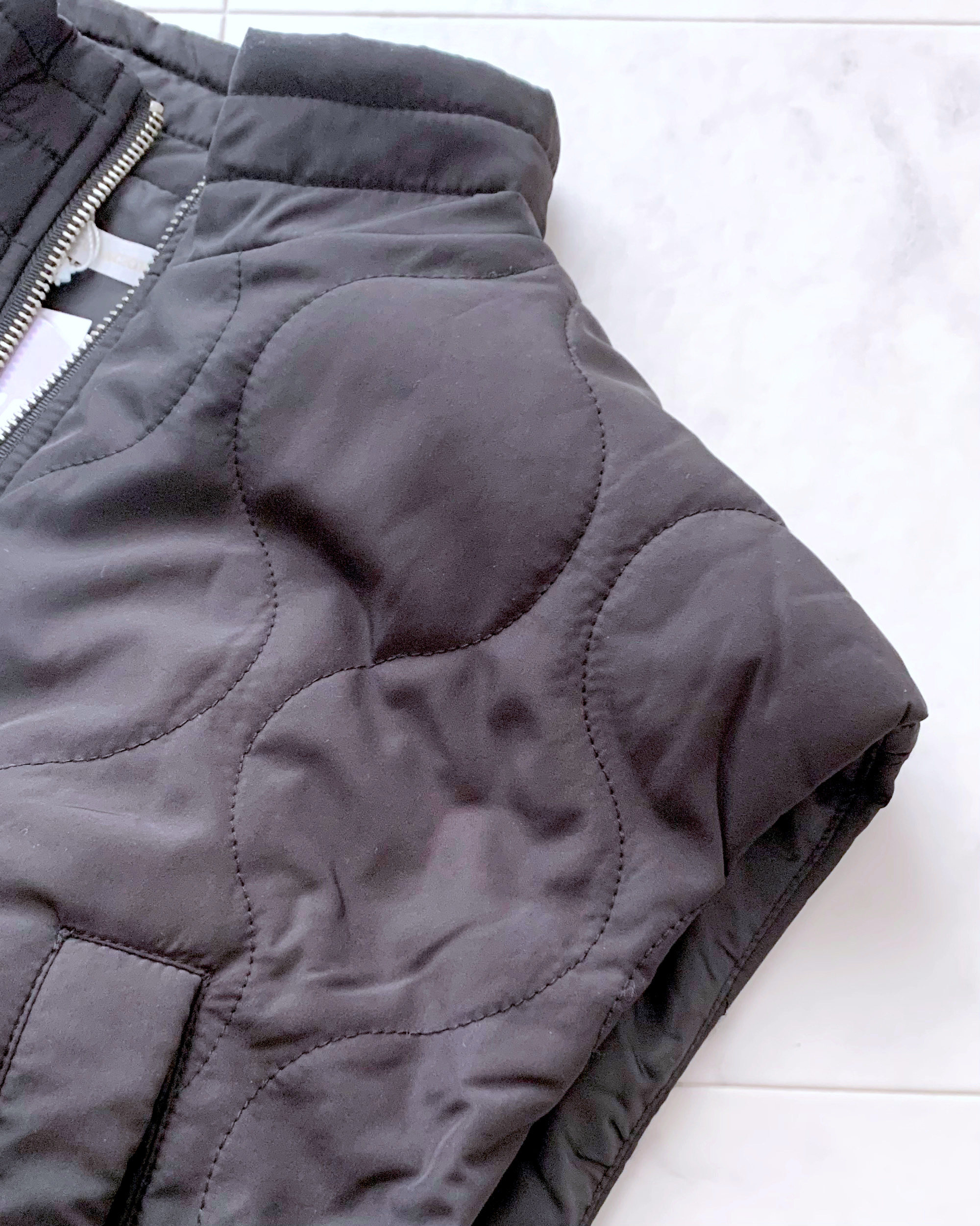 しまむらのおすすめファッションアイテム「ナカワタショートベスト」