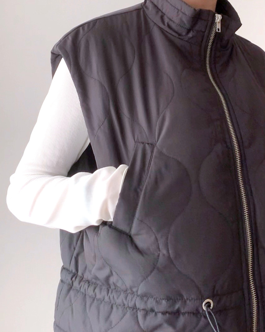 しまむらのおすすめファッションアイテム「ナカワタショートベスト」